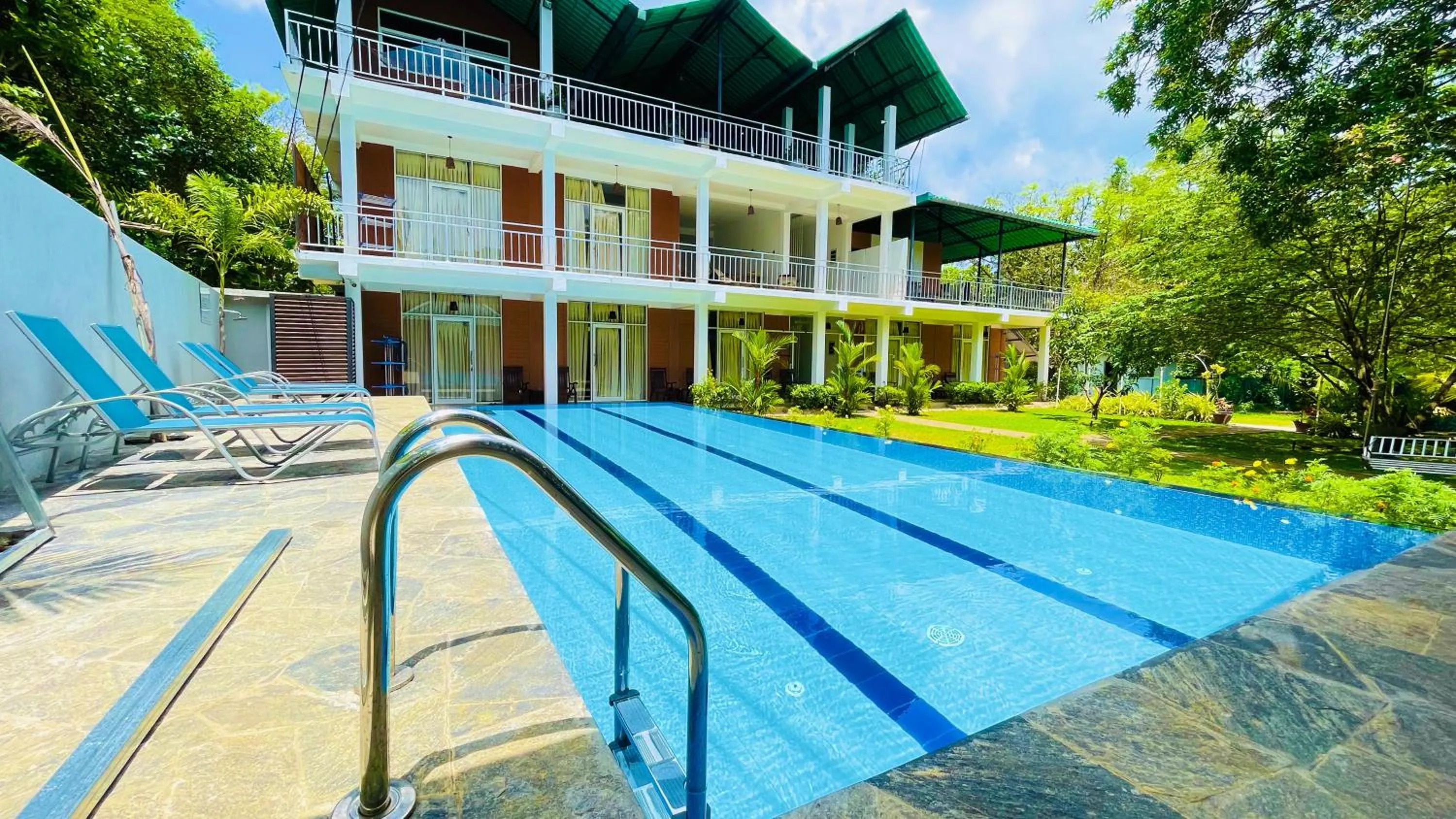 Pool view in Sigiriya Rock Hide