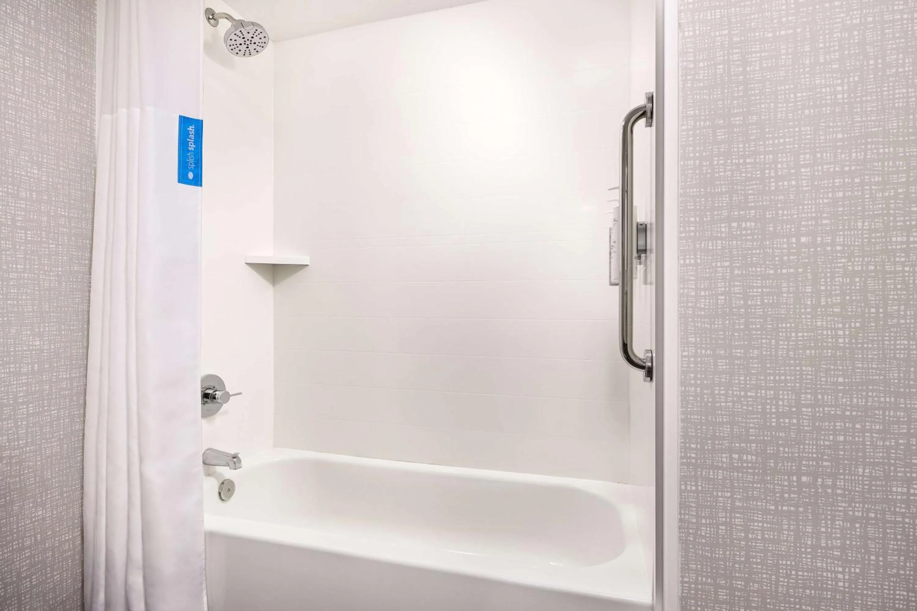 Bathroom in Hampton Inn Massillon