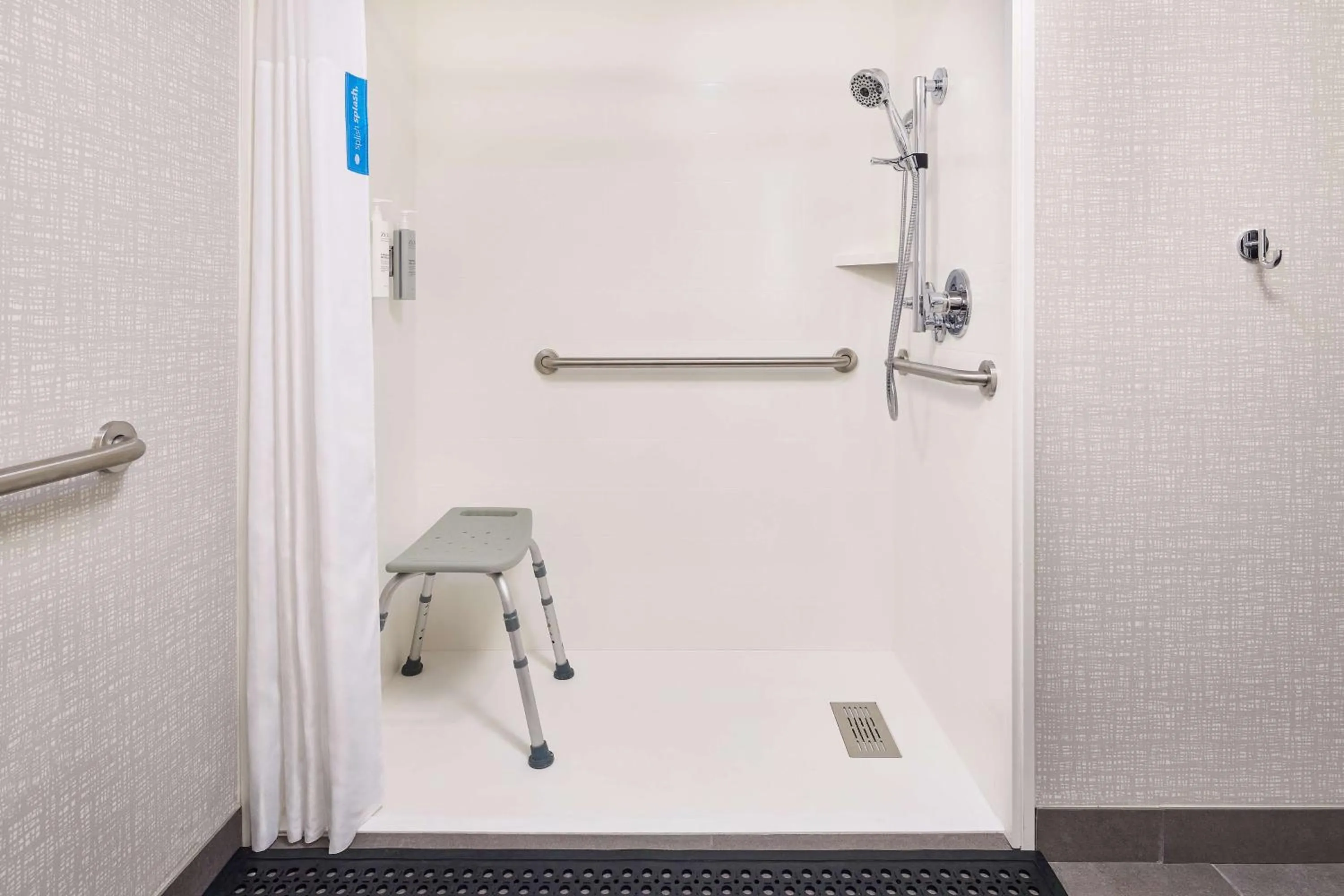 Bathroom in Hampton Inn Massillon