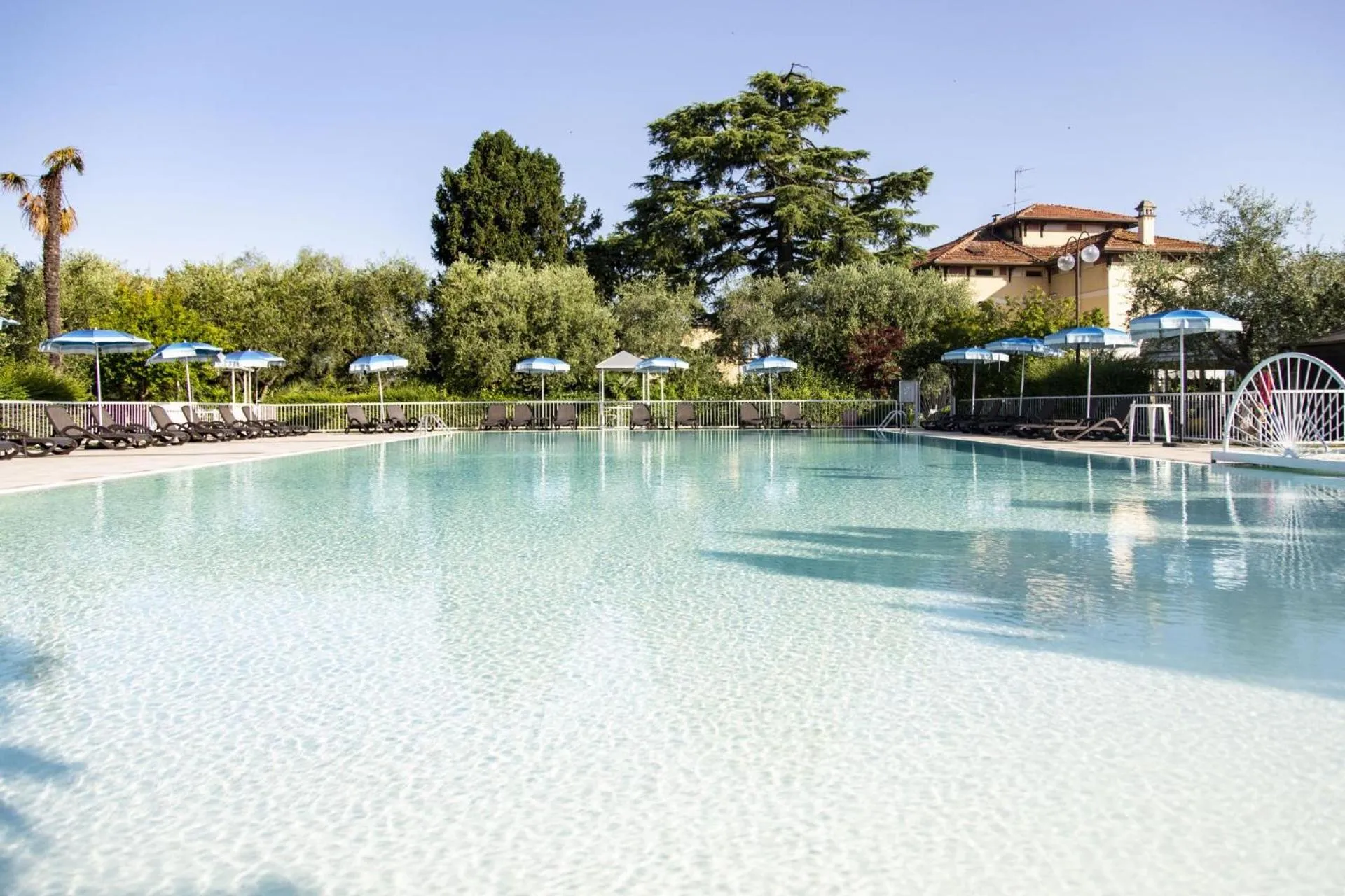 Swimming pool in Hotel Villa Maria