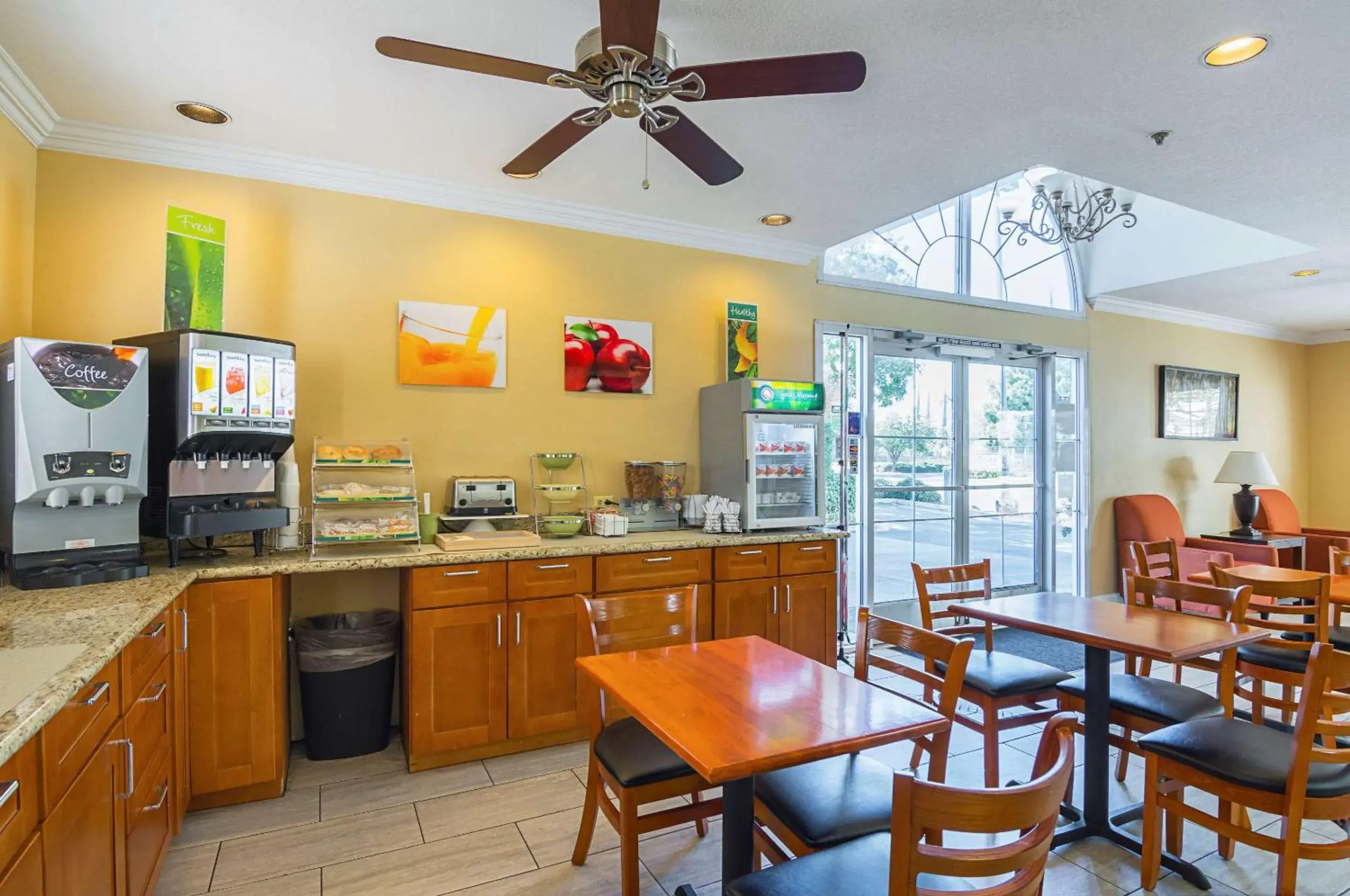 Restaurant/places to eat in Quality Inn Fresno Yosemite Airport Restaurant/places to eat in Quality Inn Fresno Yosemite Airport