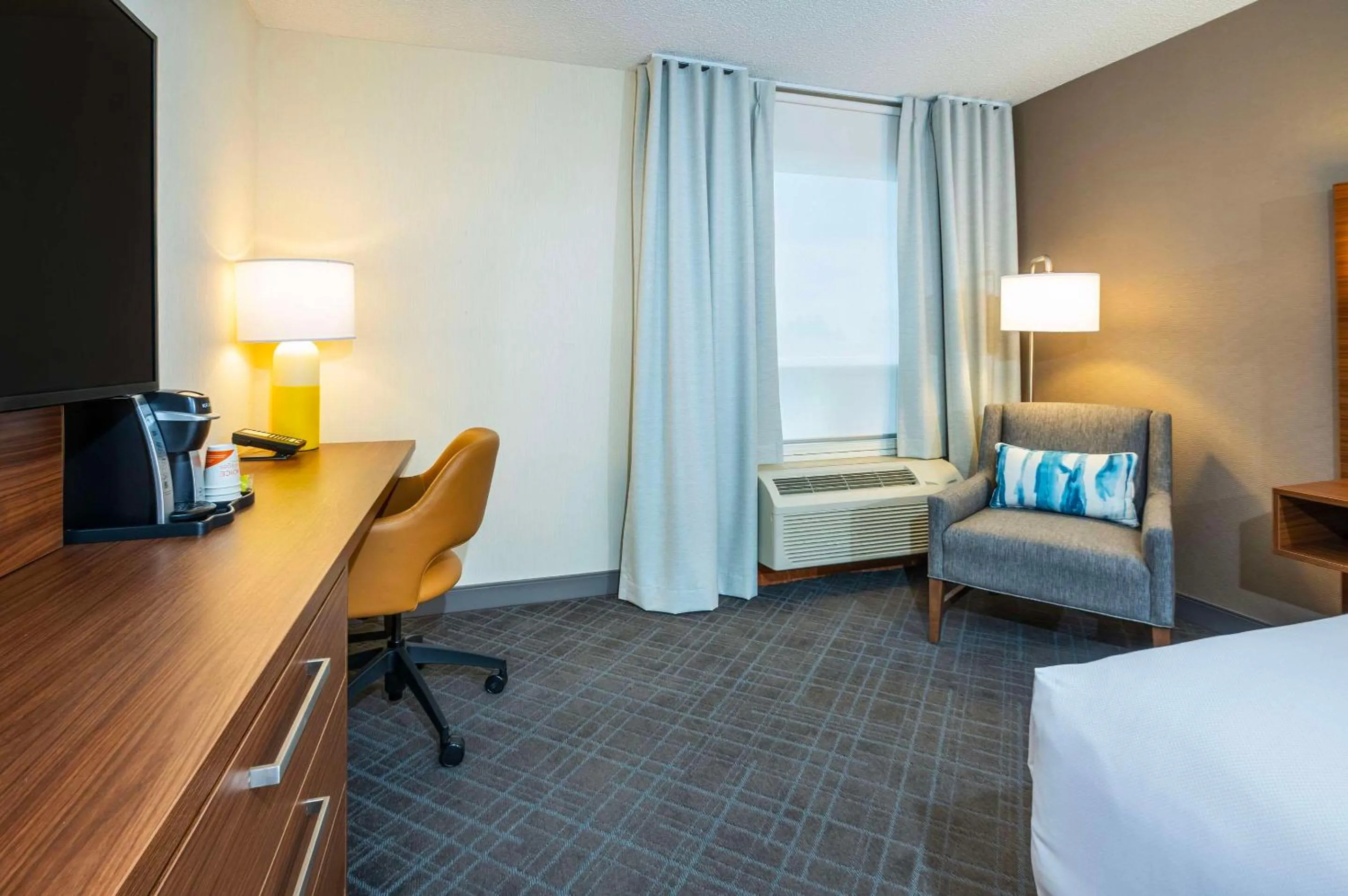 Bedroom, Bed in Comfort Inn & Suites