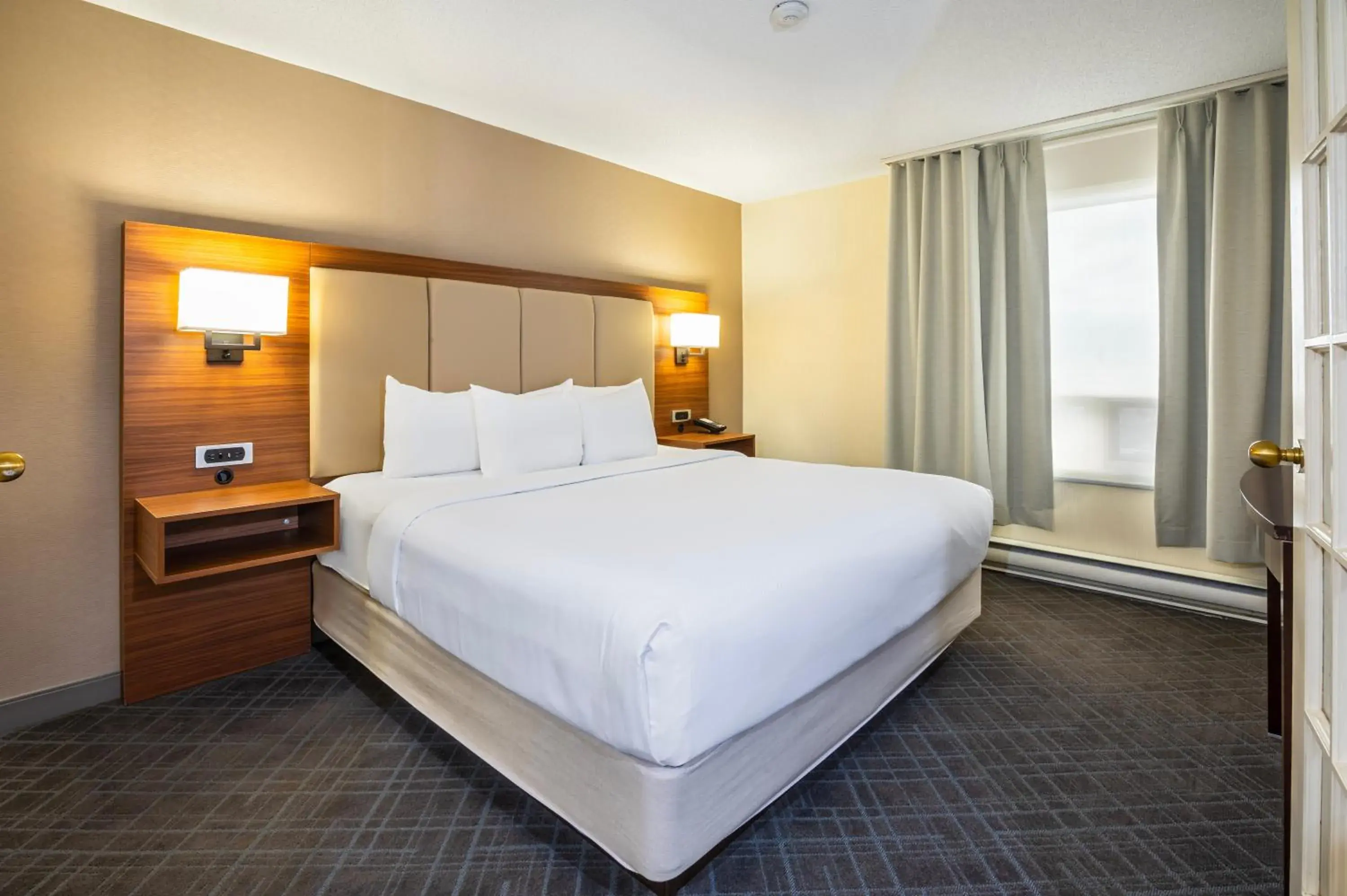 Bed in Comfort Inn & Suites Bed in Comfort Inn & Suites