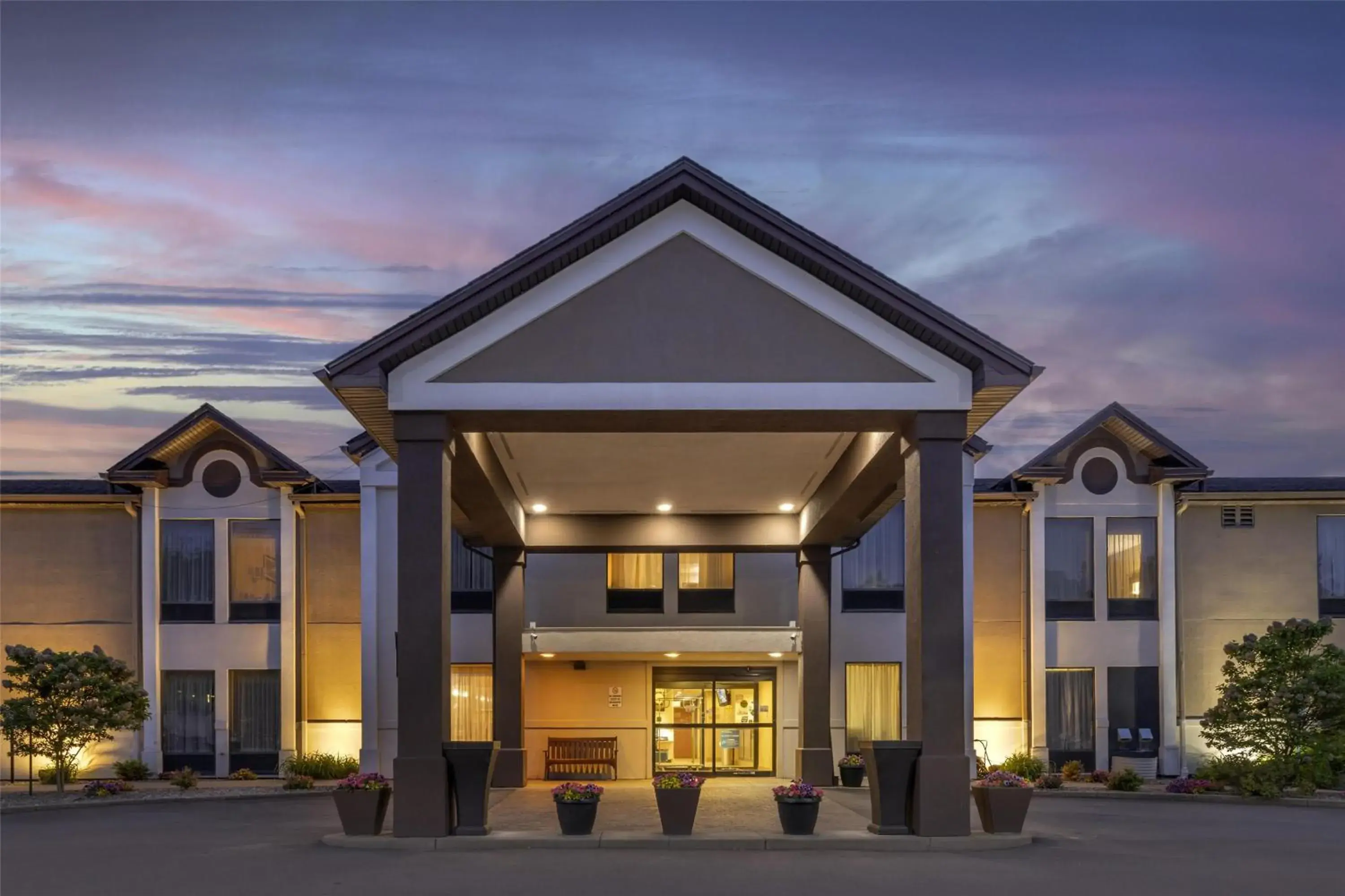 Property building in Best Western Plus University Inn Property building in Best Western Plus University Inn