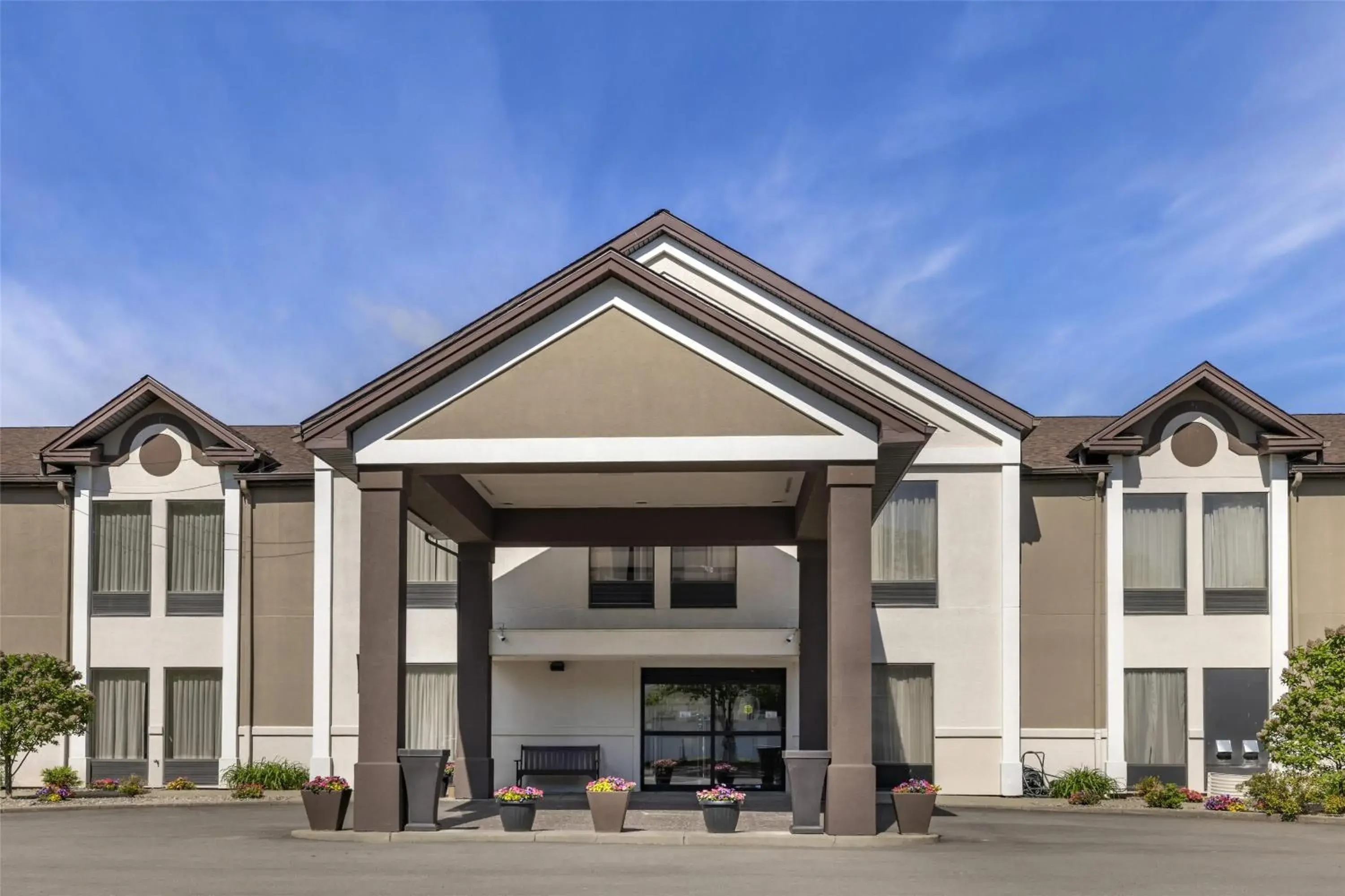 Property building in Best Western Plus University Inn Property building in Best Western Plus University Inn