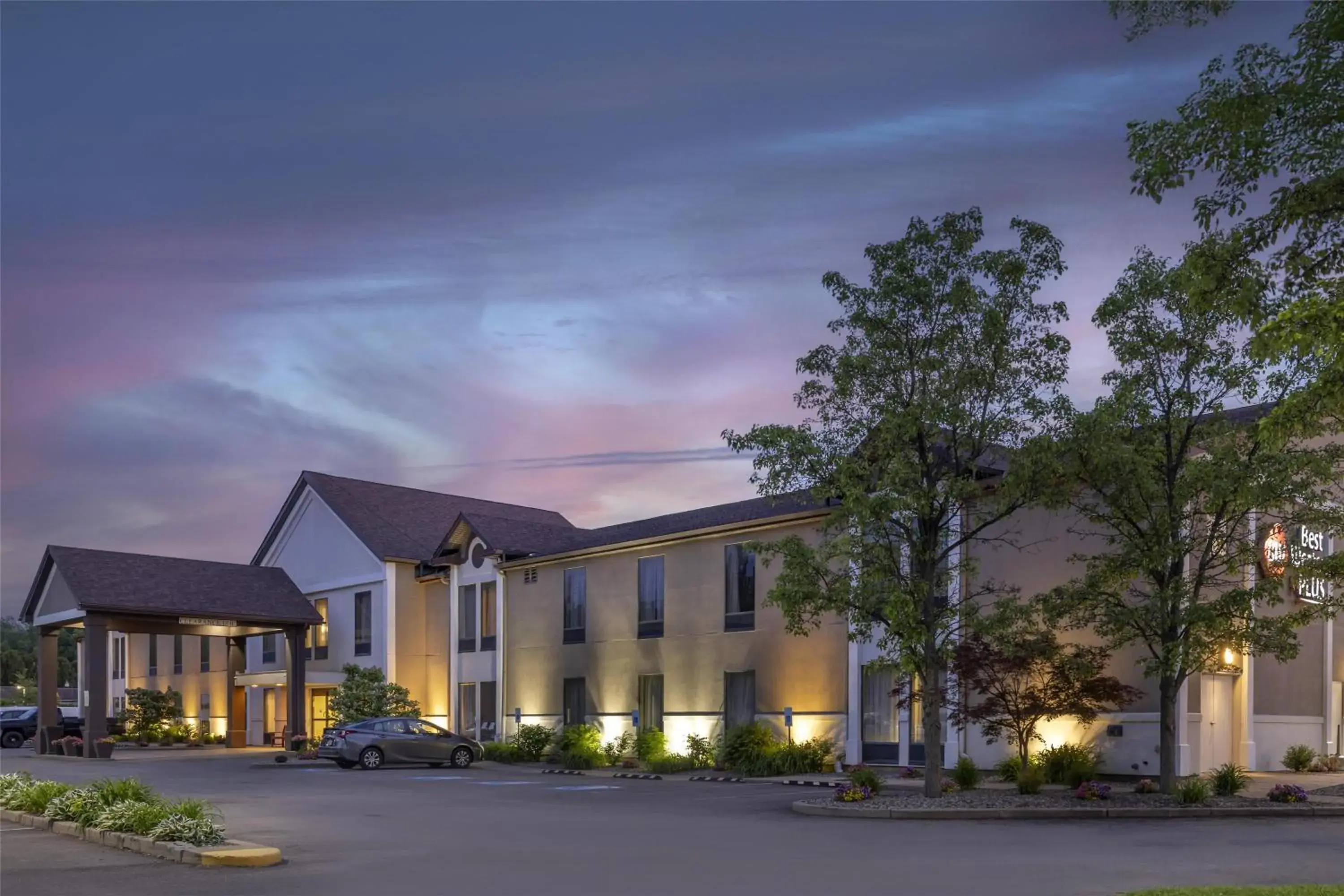 Property building in Best Western Plus University Inn Property building in Best Western Plus University Inn