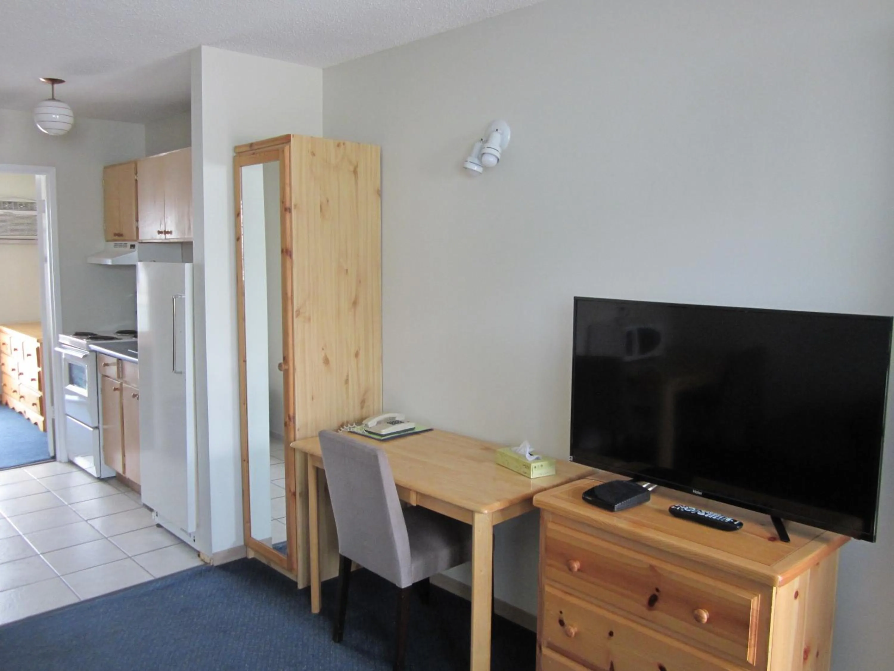 Living room in Schell Motel