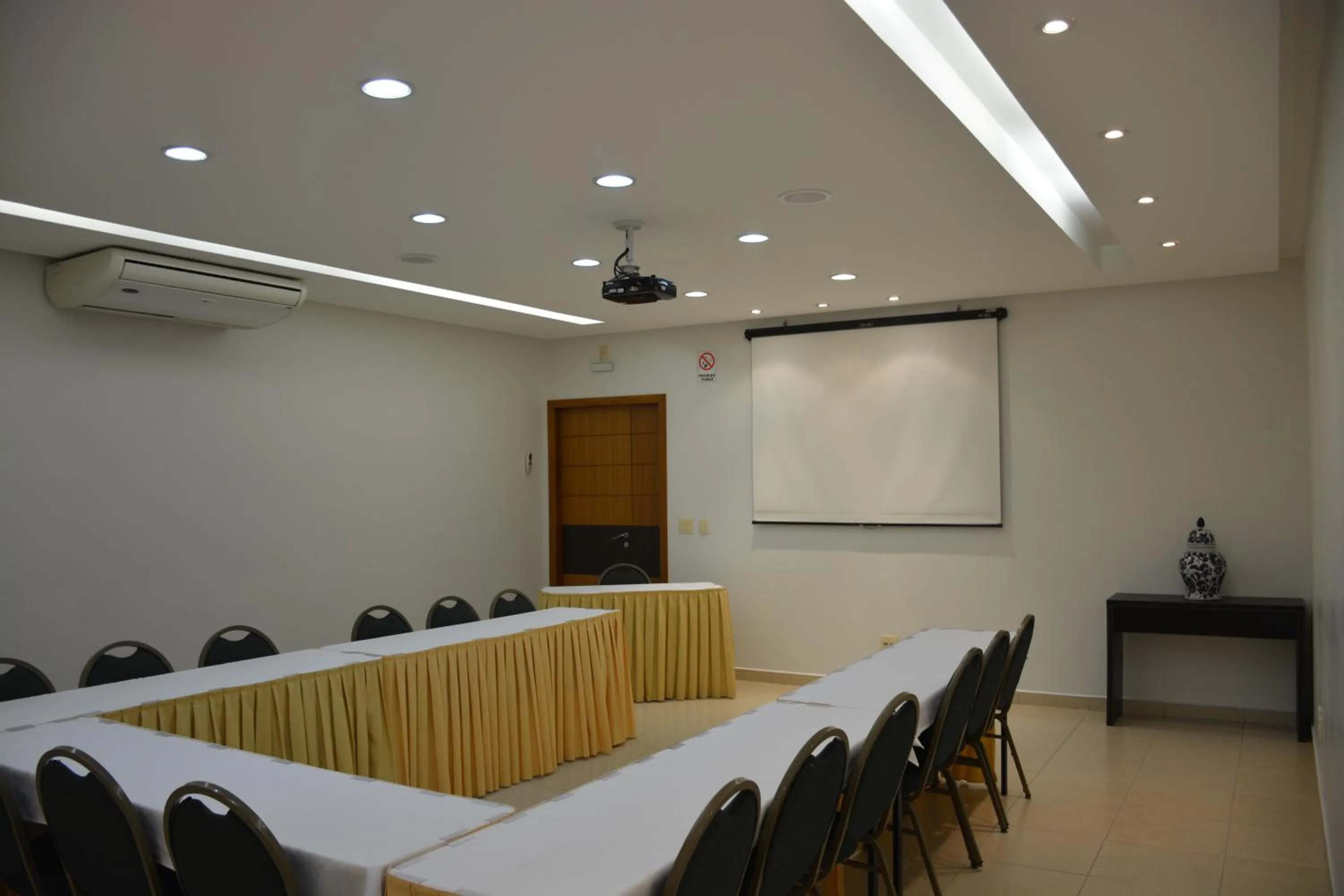 Meeting/conference room in Hotel Maione