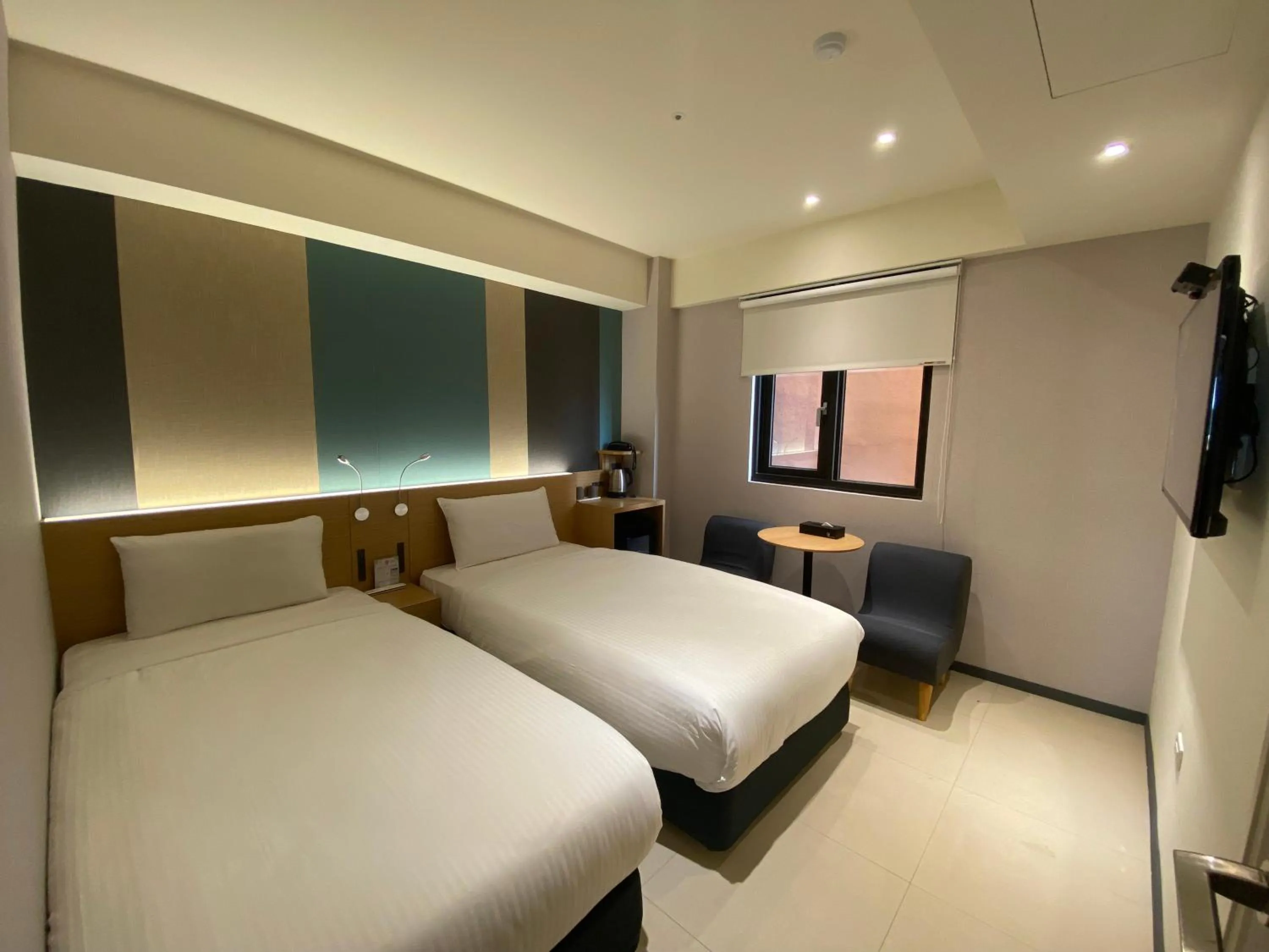 Photo of the whole room, Bed in Fu Kuang Hotel