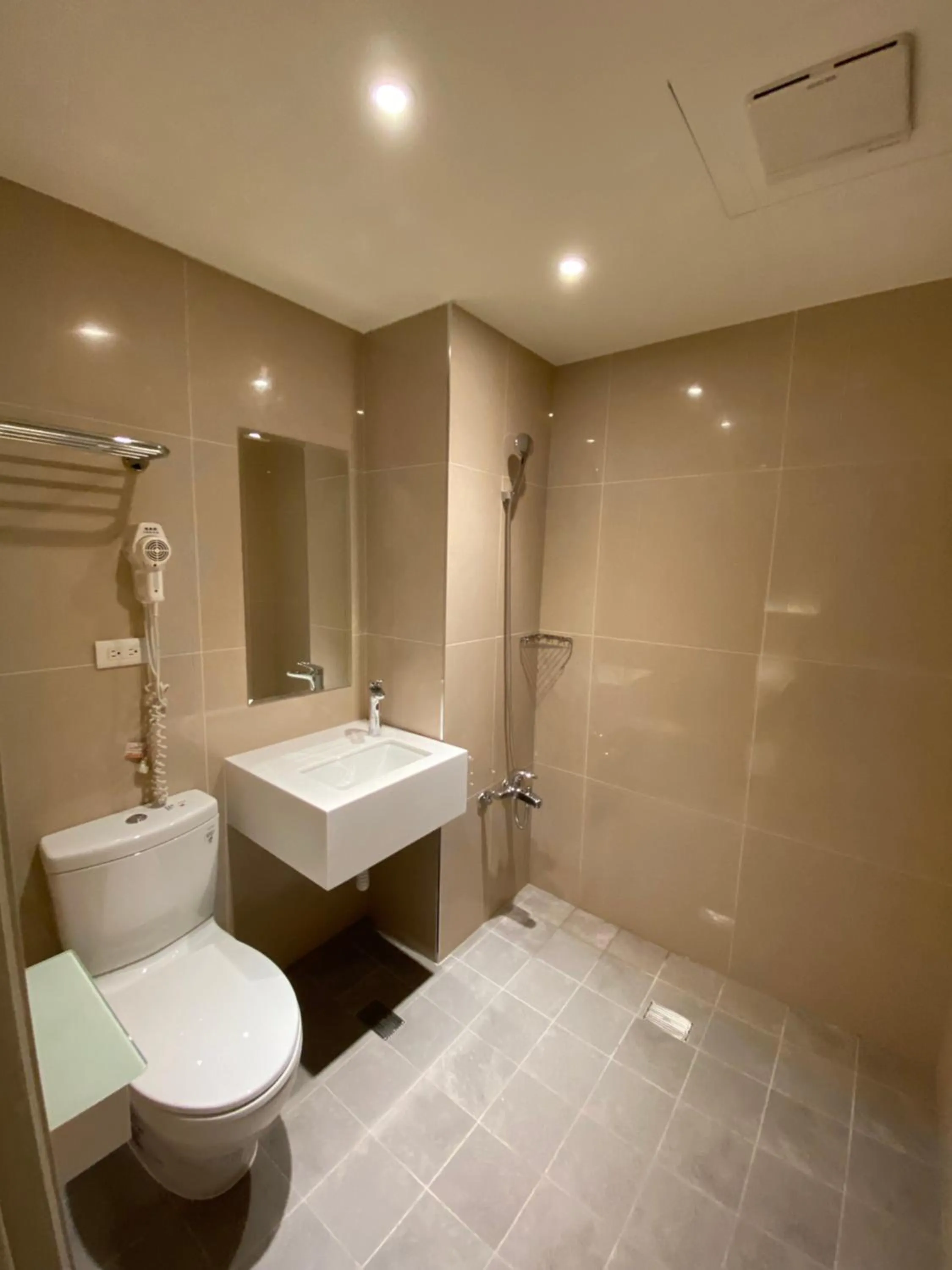 Bathroom in Fu Kuang Hotel