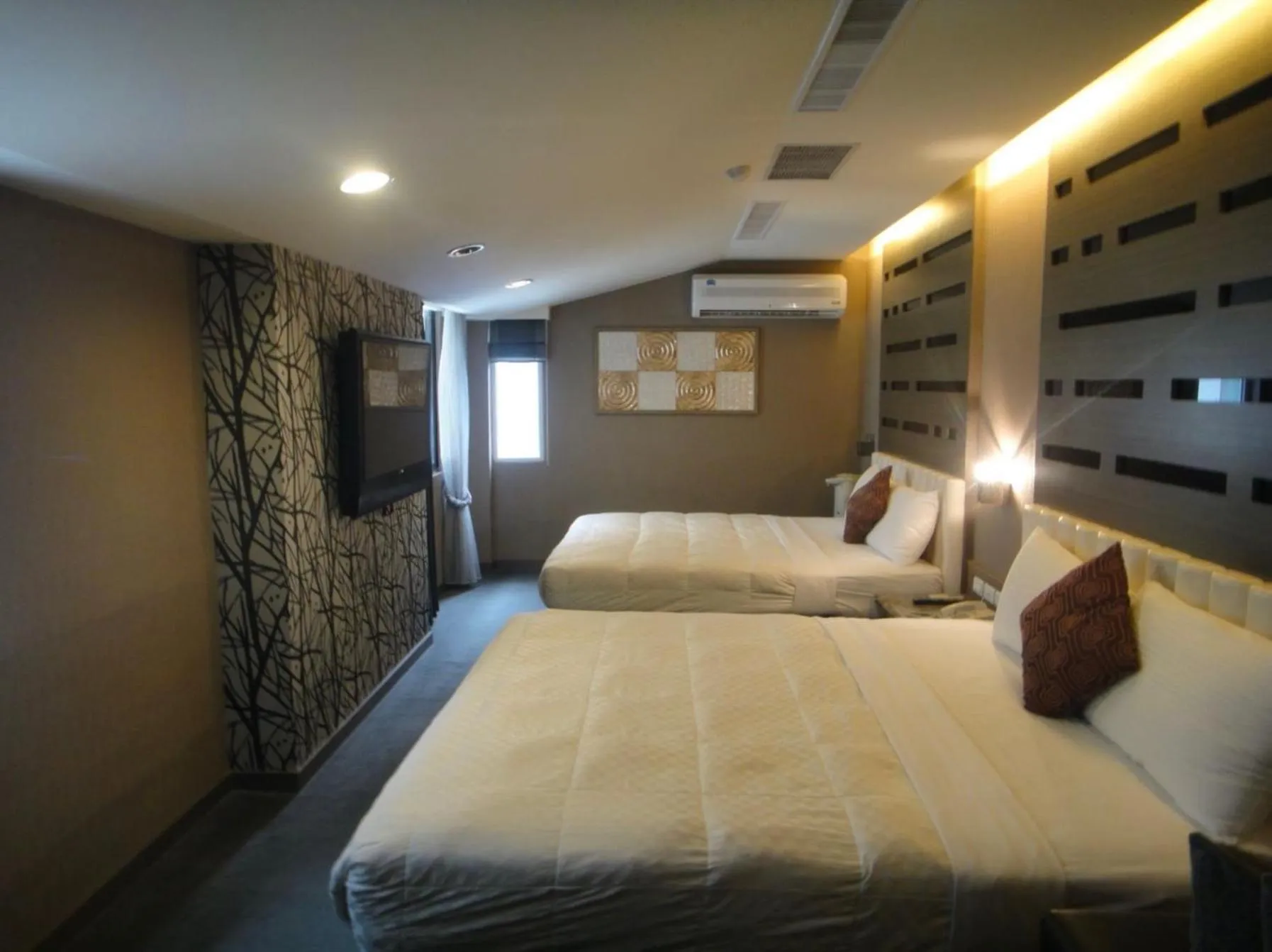 Bed in Fu Kuang Hotel
