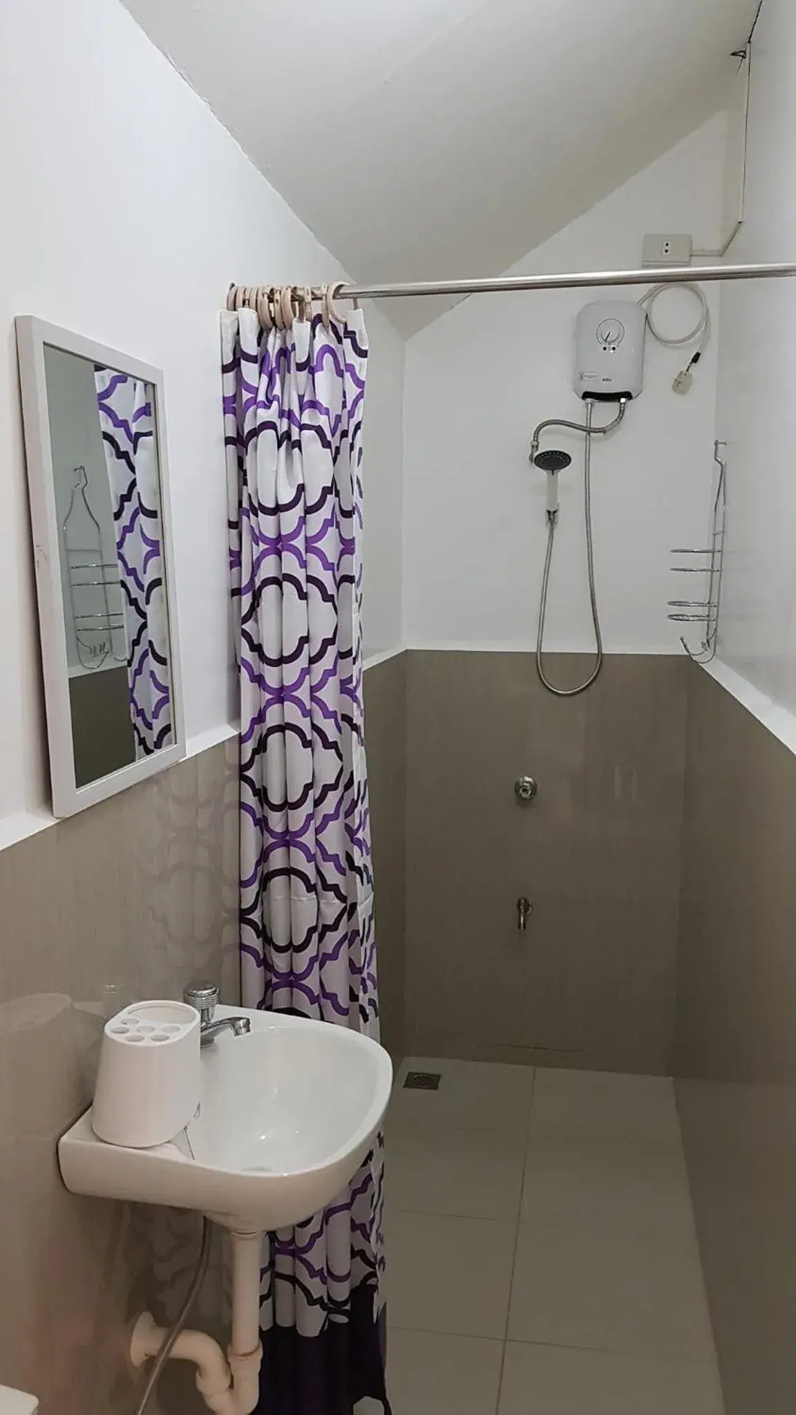 Deluxe Queen Room with Two Queen Beds in V Resort Dasma Deluxe Queen Room with Two Queen Beds in V Resort Dasma