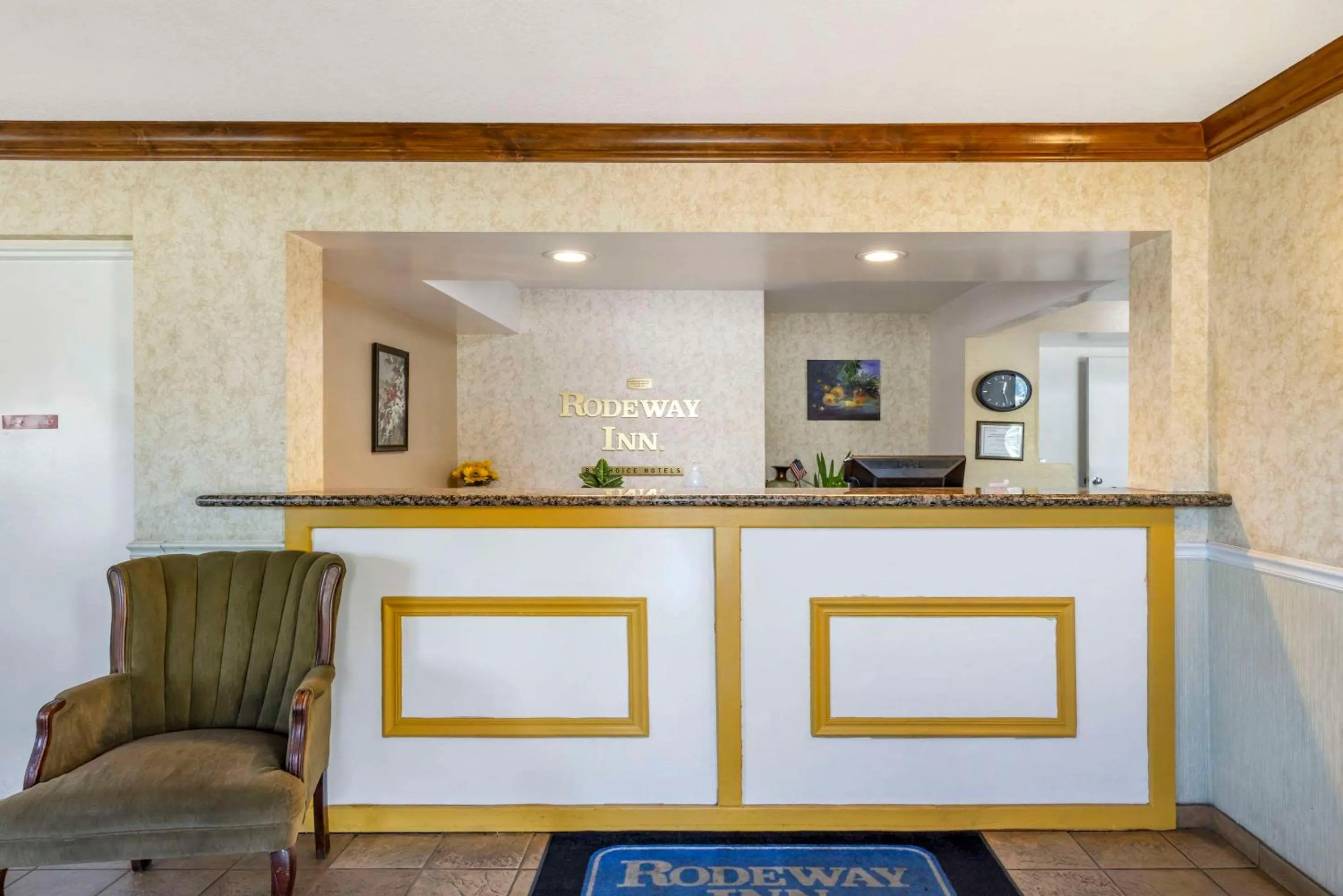 Lobby or reception in Rodeway Inn at Nevada State Capitol