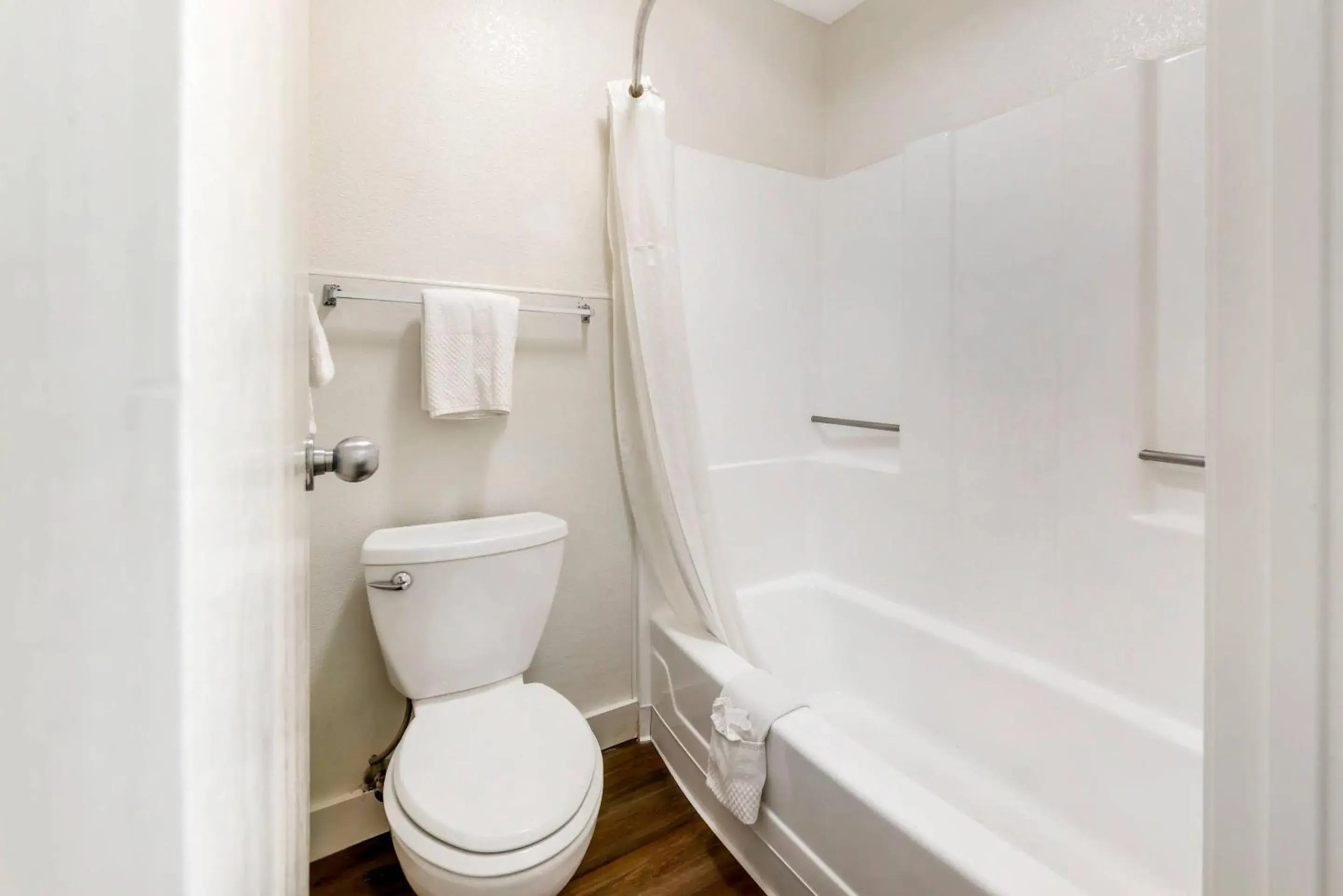 Bedroom in Rodeway Inn at Nevada State Capitol Bedroom in Rodeway Inn at Nevada State Capitol