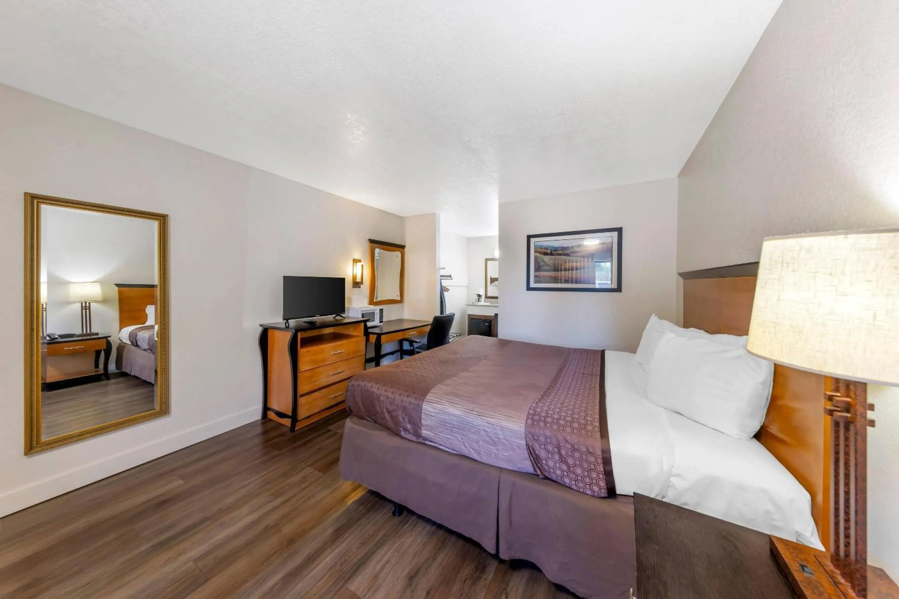 Bedroom, Bed in Rodeway Inn at Nevada State Capitol