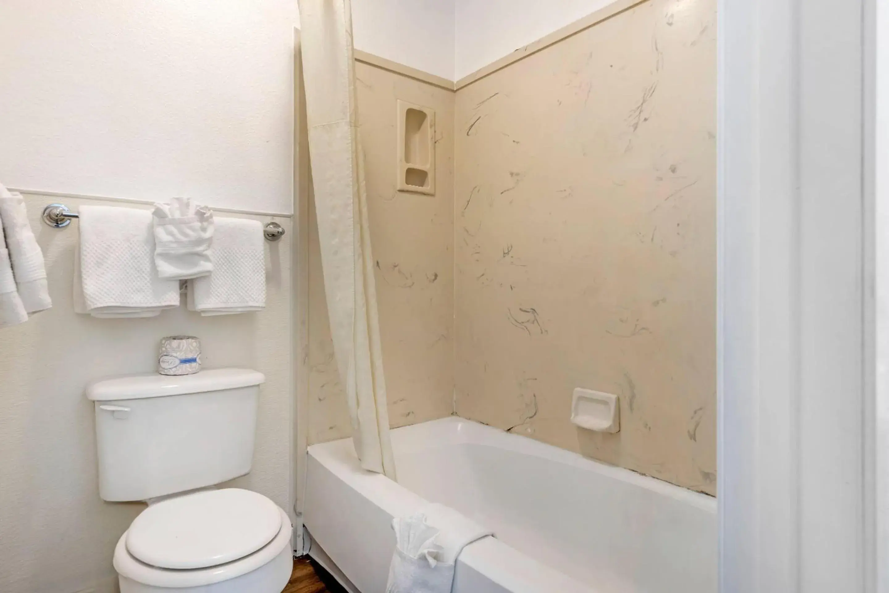 Bedroom in Rodeway Inn at Nevada State Capitol Bedroom in Rodeway Inn at Nevada State Capitol