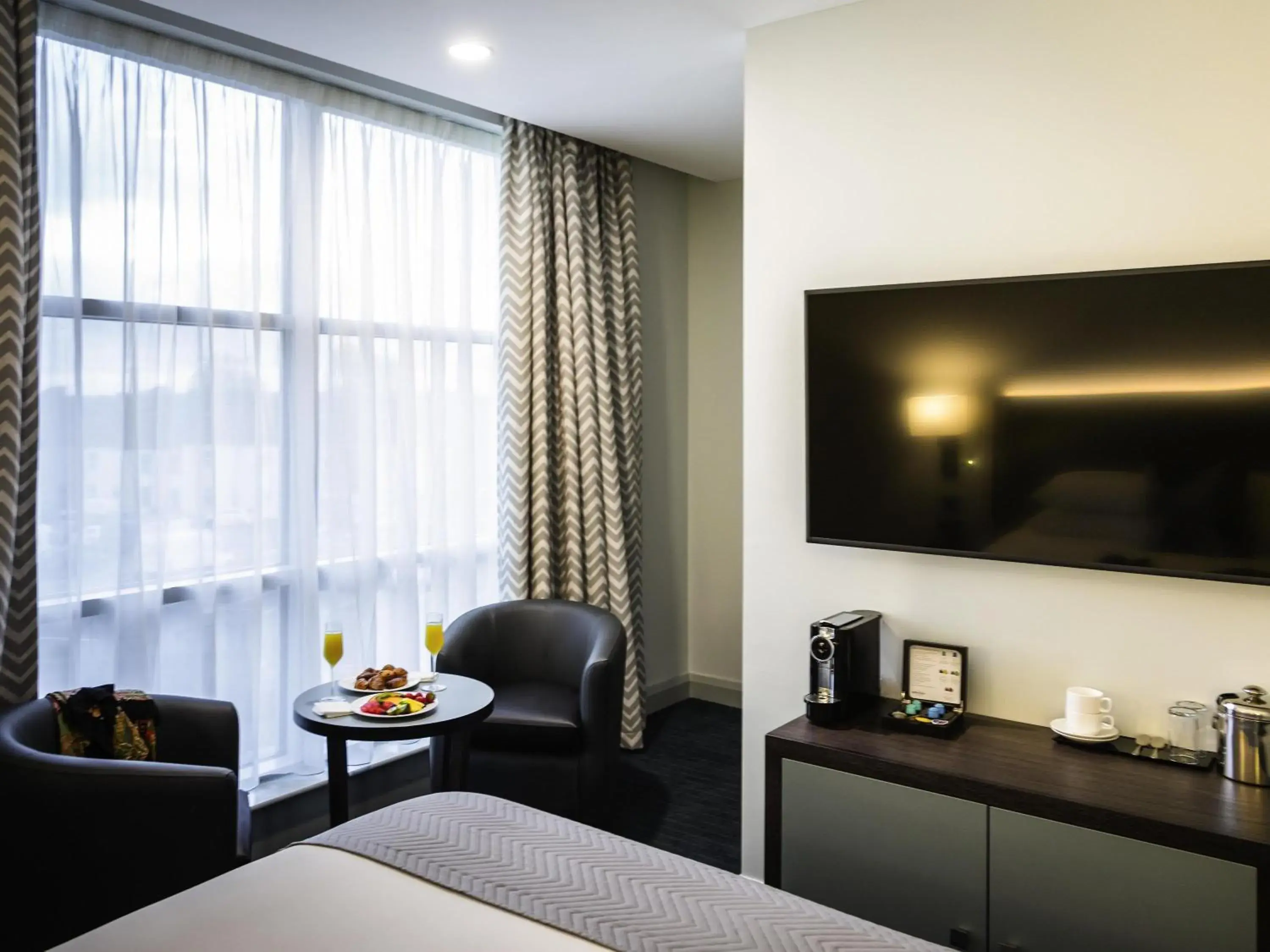 Bedroom, Bed in Mercure Bridgwater Bedroom, Bed in Mercure Bridgwater