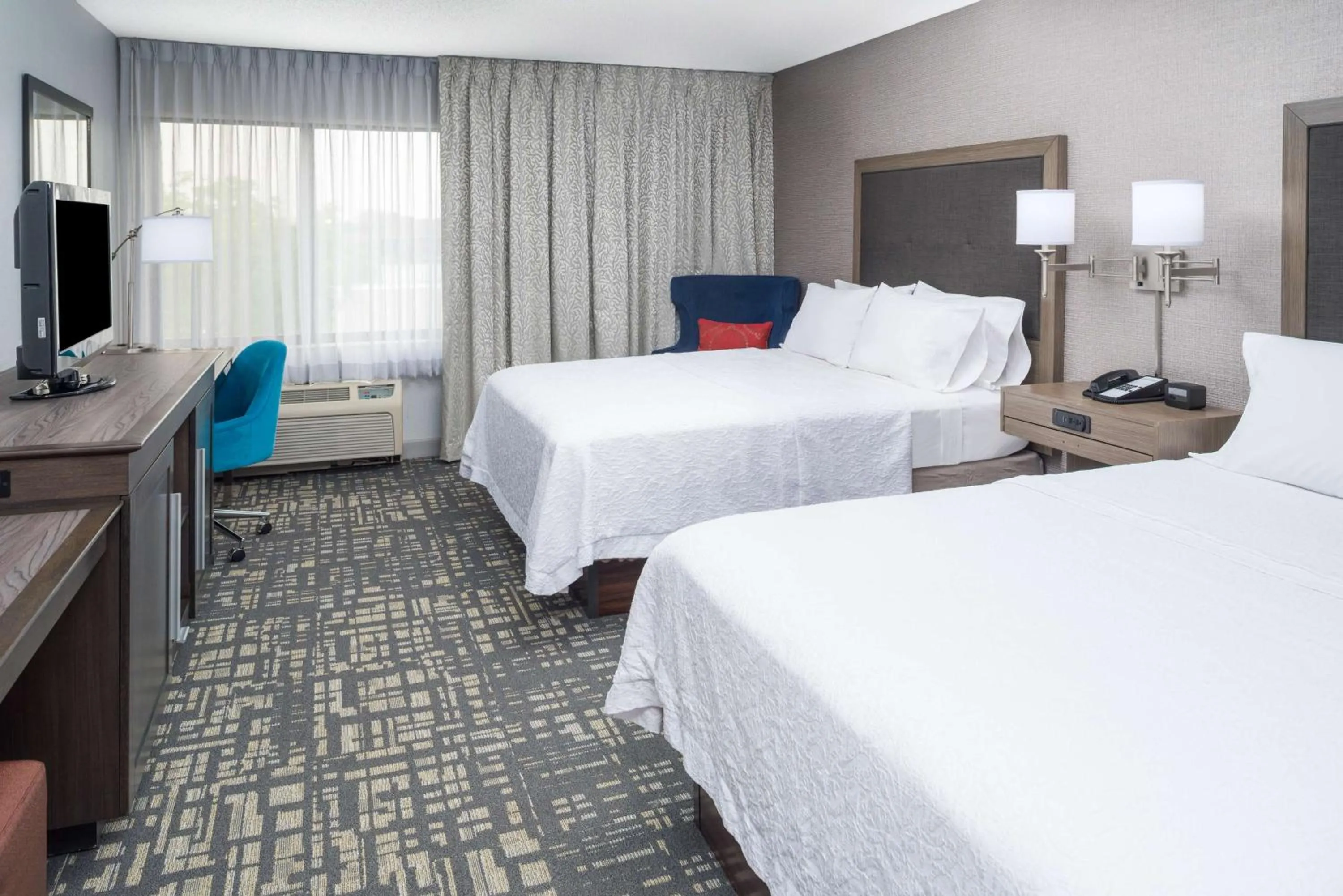 Bed in Hampton Inn North Sioux City