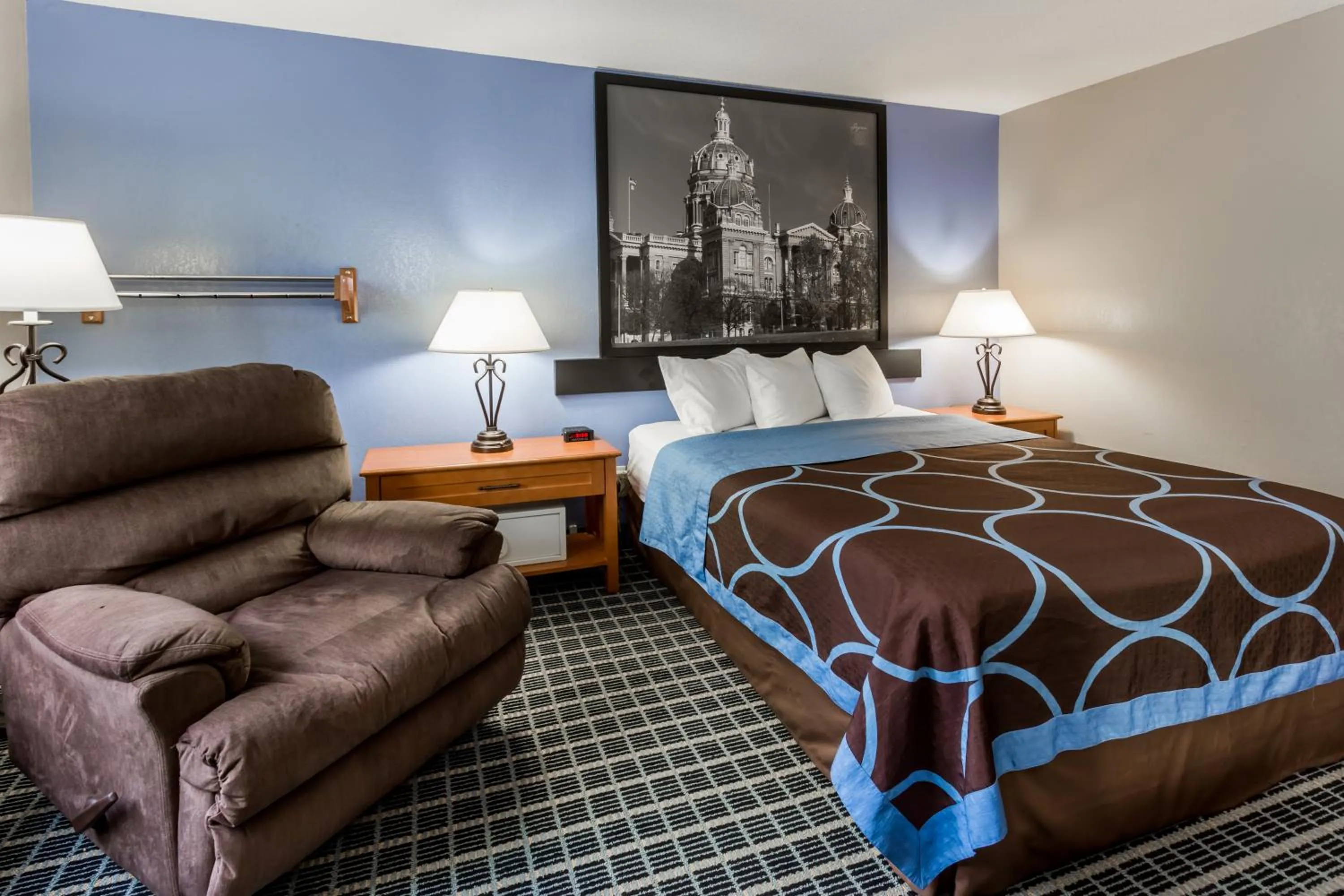 Bedroom, Bed in Super 8 by Wyndham Iowa City/Coralville