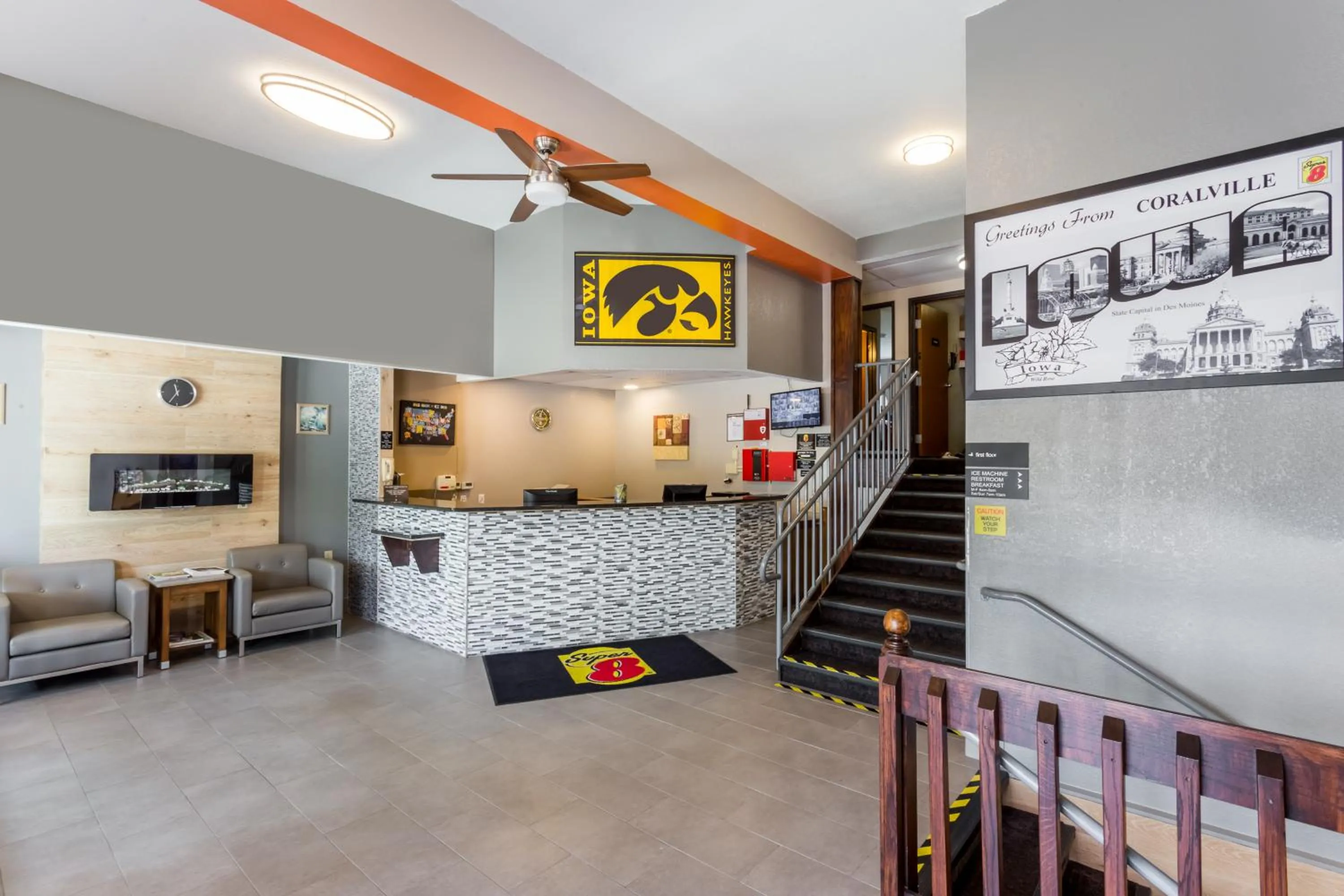 Lobby or reception in Super 8 by Wyndham Iowa City/Coralville
