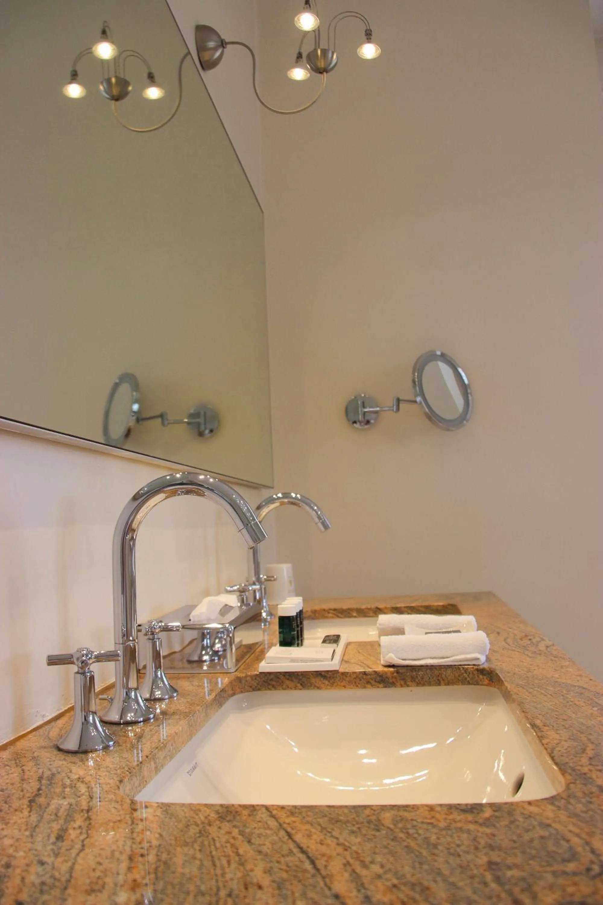 Bathroom in Schlosshotel Münchhausen