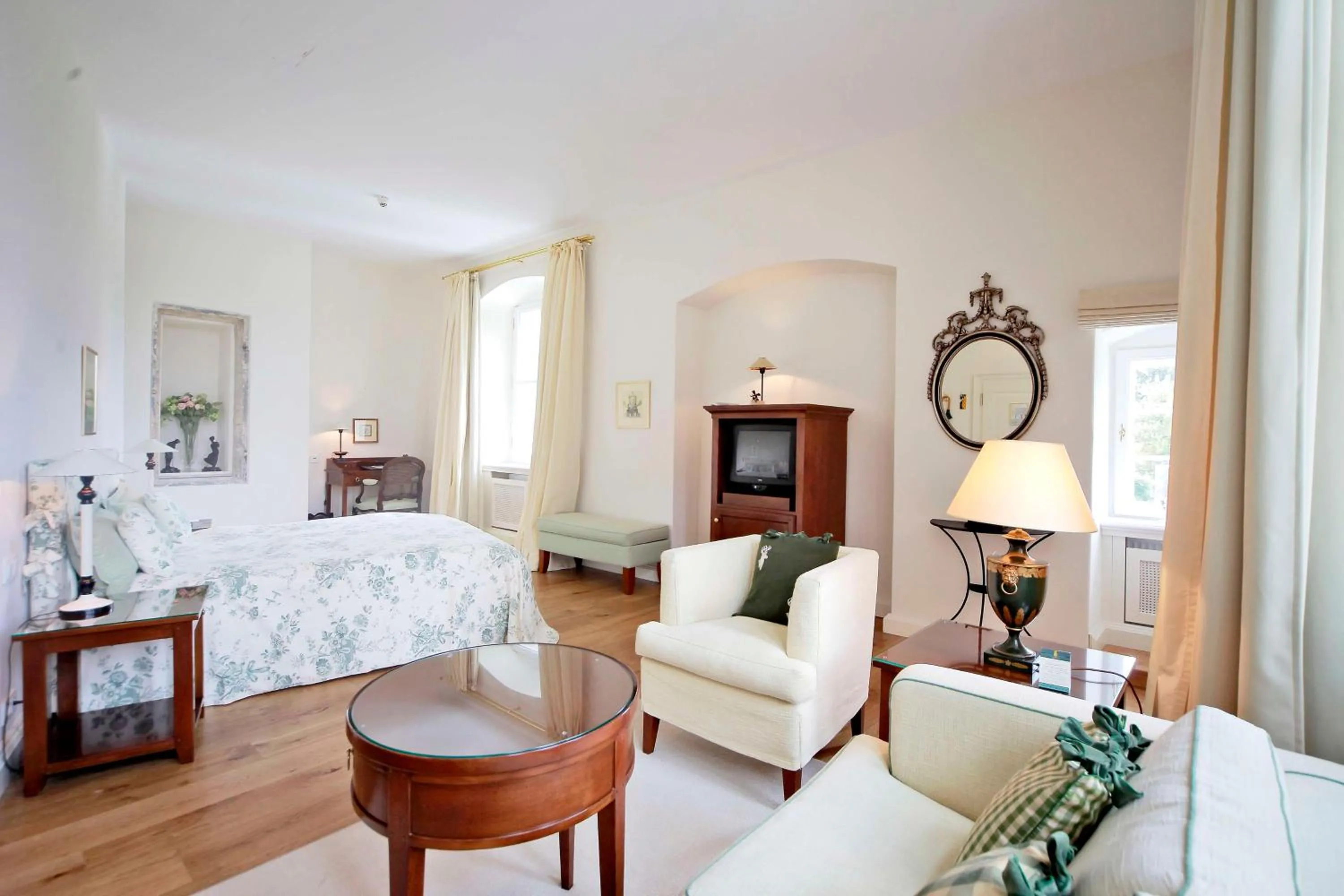 Bedroom, Bed in Schlosshotel Münchhausen