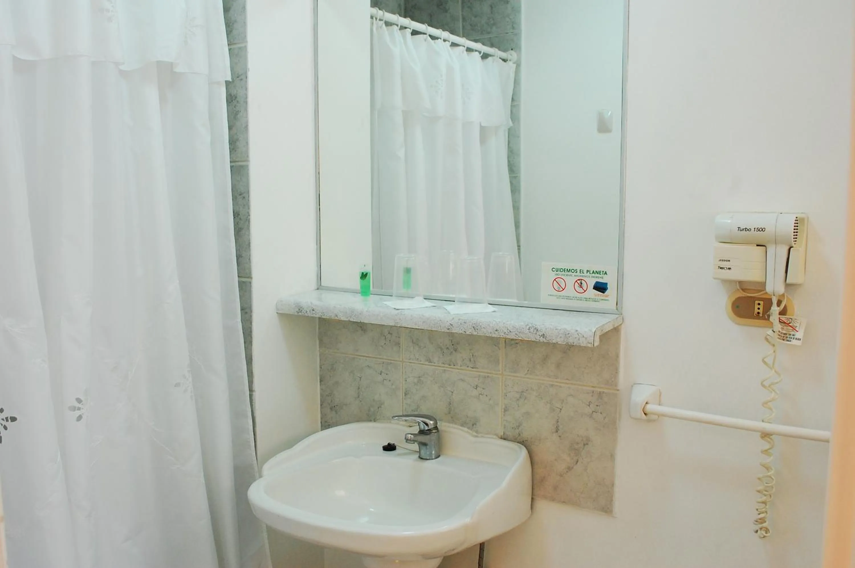 Bathroom in Hotel Americano