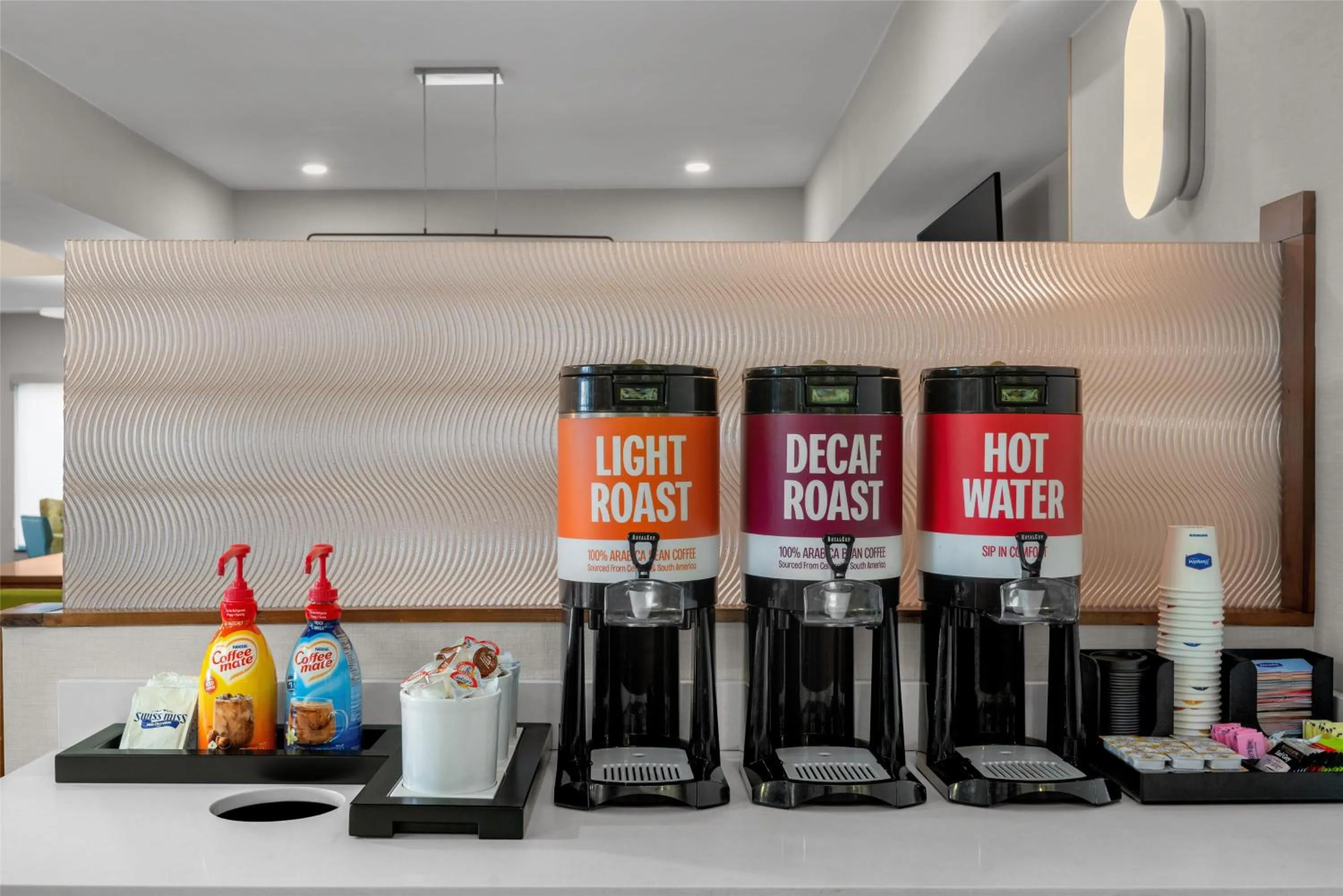 Dining area in Hampton Inn Memphis / Southaven