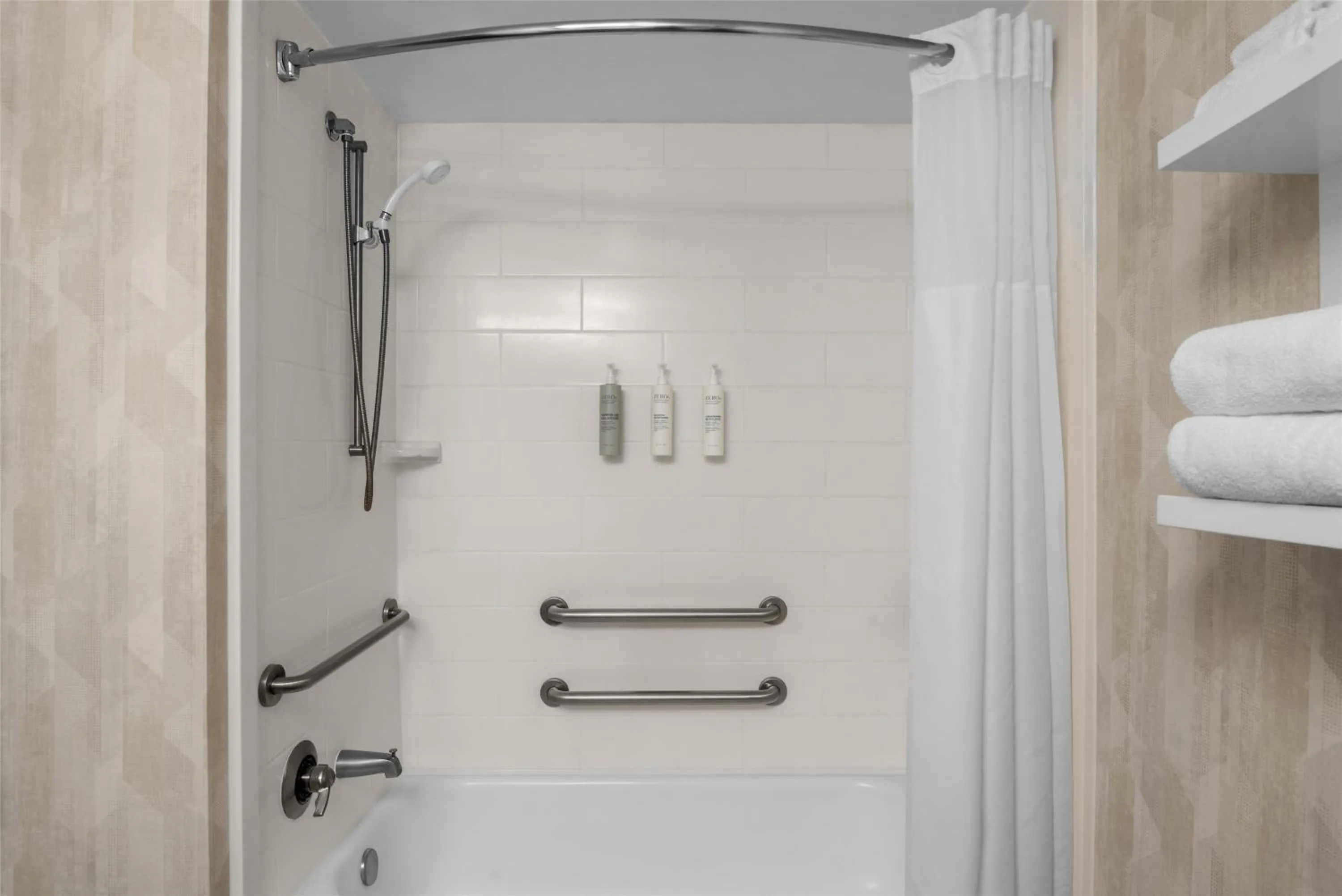 Bathroom in Hampton Inn Memphis / Southaven