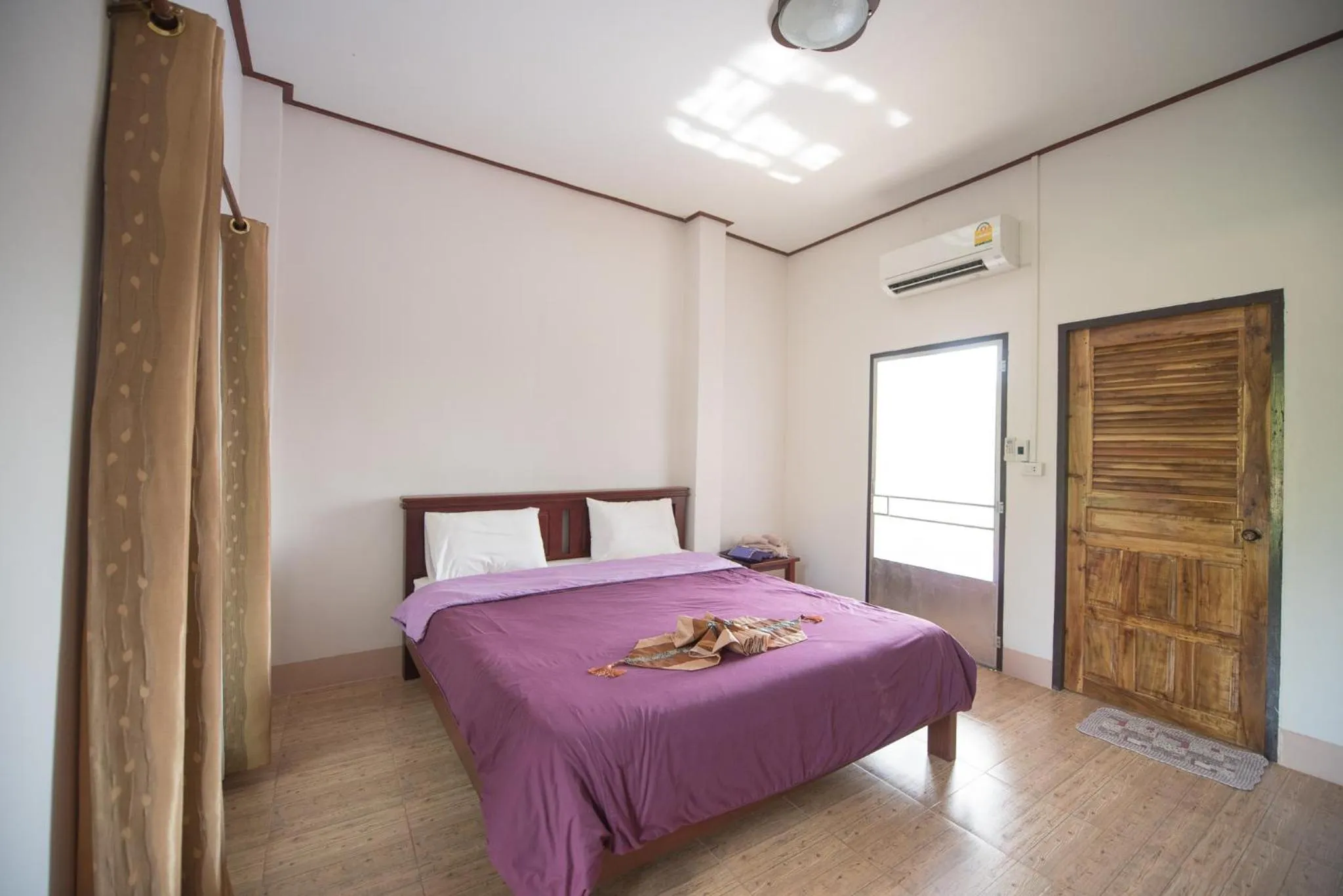 Bed in Mountain View House