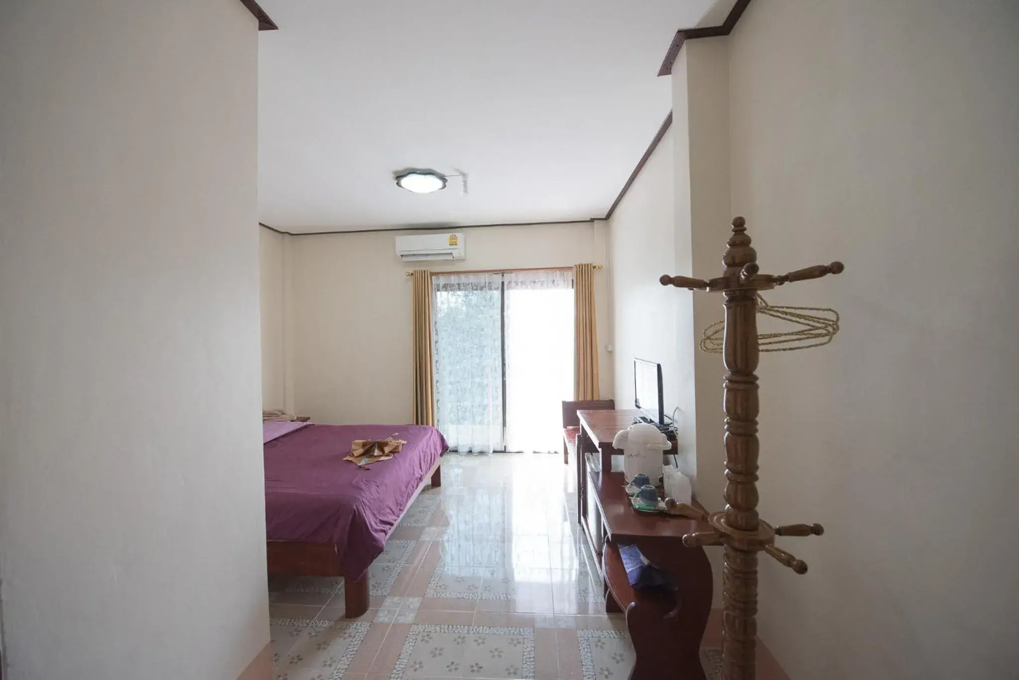 Drinks, Bed in Mountain View House Drinks, Bed in Mountain View House