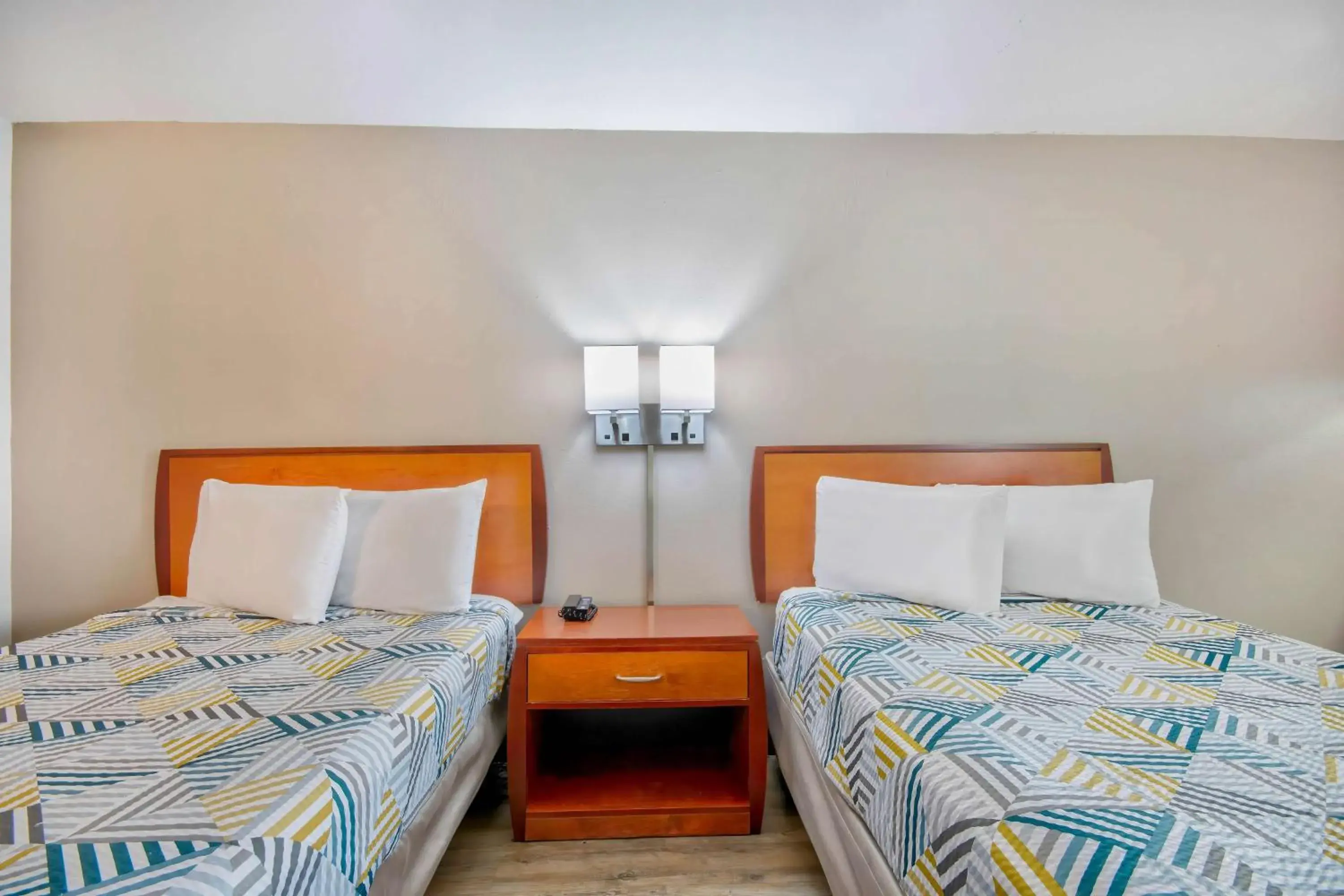 Quadruple Room - Non-Smoking in Motel 6-Abbeville, LA Quadruple Room - Non-Smoking in Motel 6-Abbeville, LA