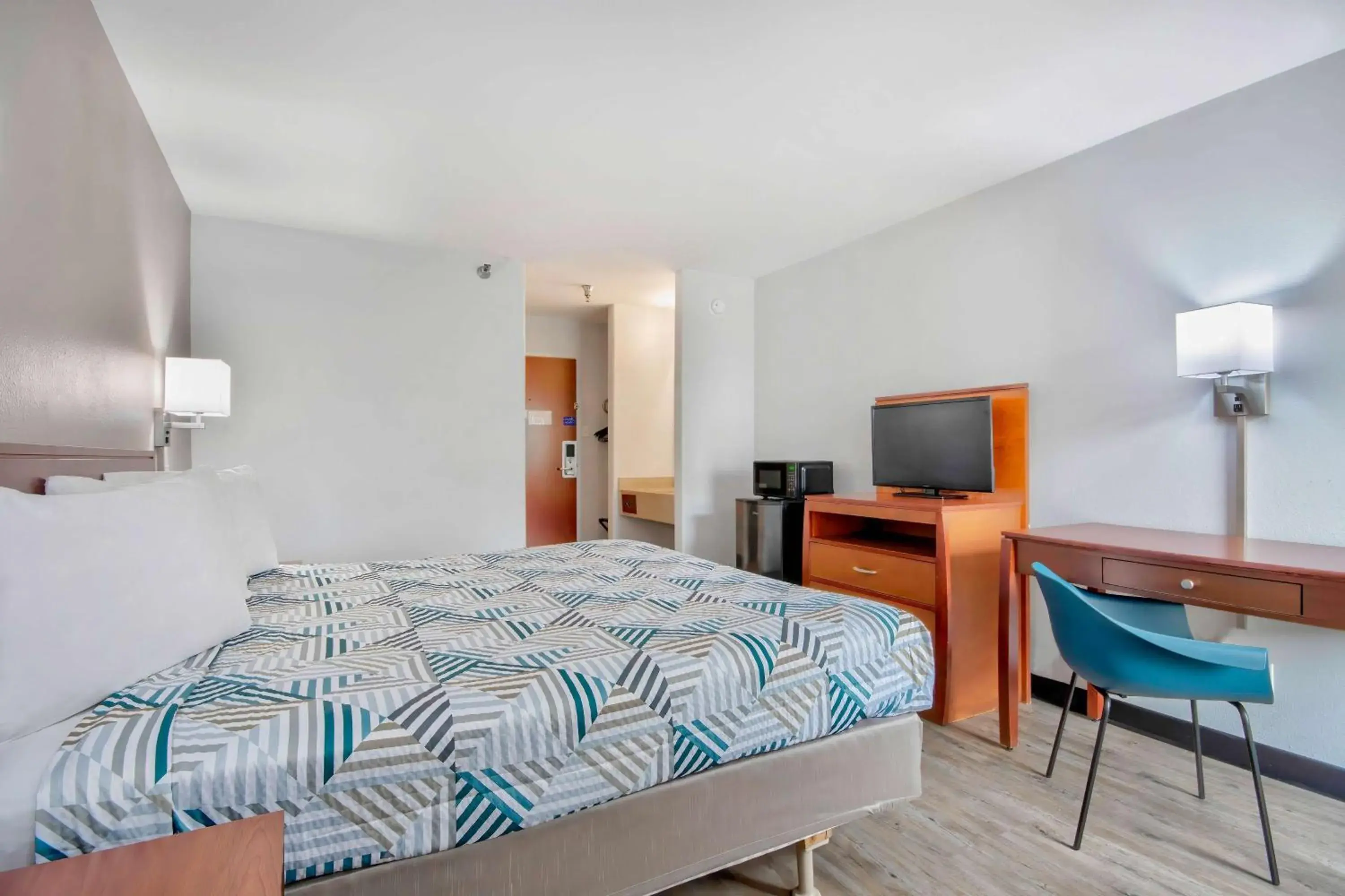 Deluxe King Room - Smoking in Motel 6-Abbeville, LA Deluxe King Room - Smoking in Motel 6-Abbeville, LA