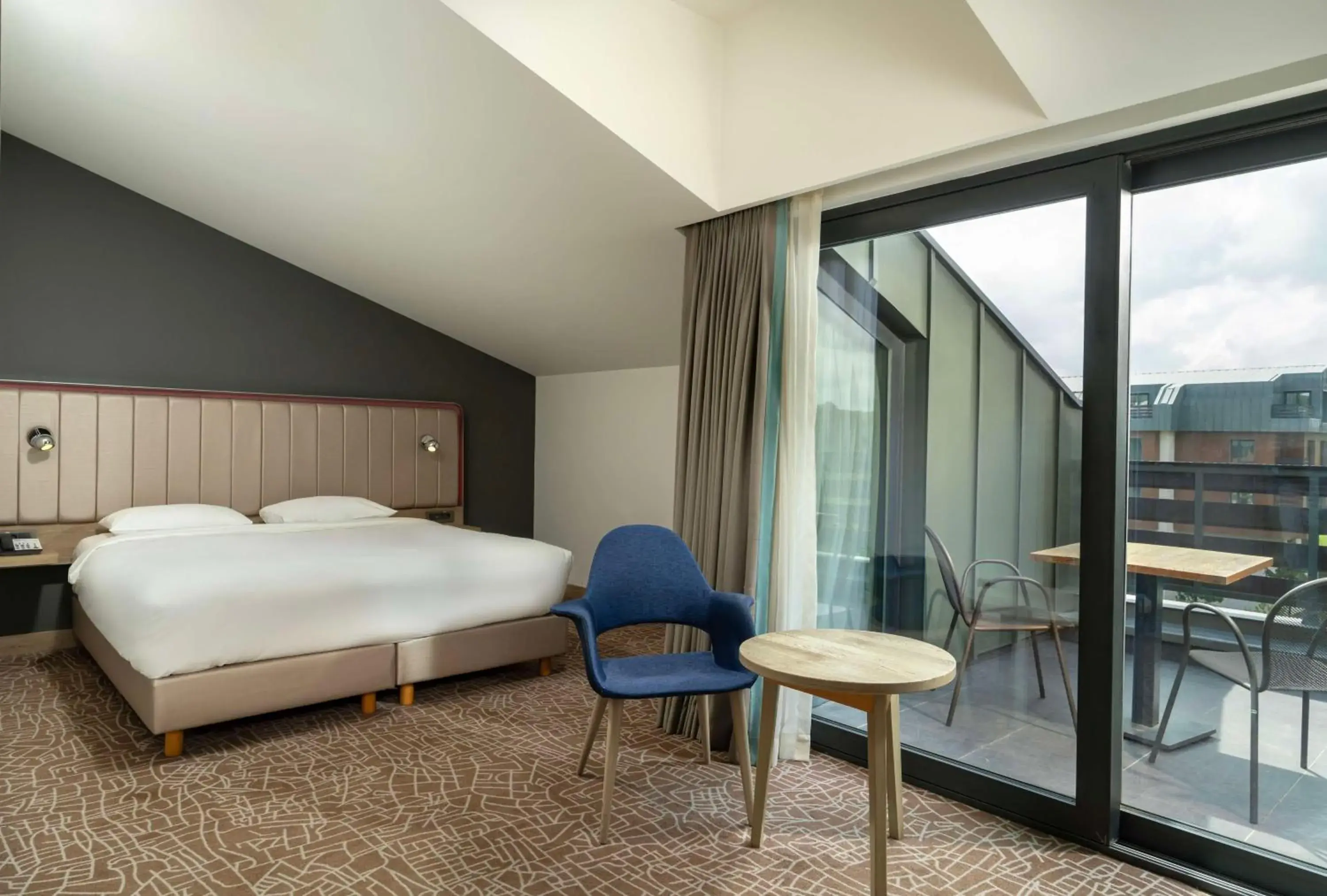 Superior Room with Balcony and Forest View in Park Inn by Radisson Istanbul Airport Odayeri Superior Room with Balcony and Forest View in Park Inn by Radisson Istanbul Airport Odayeri