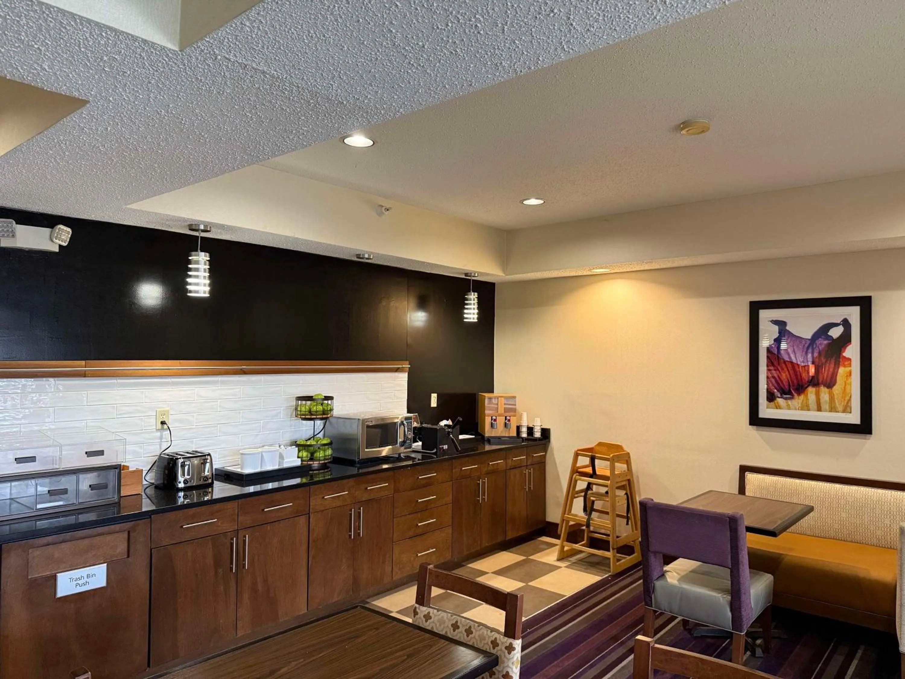 Breakfast in SureStay by Best Western Forsyth Decatur