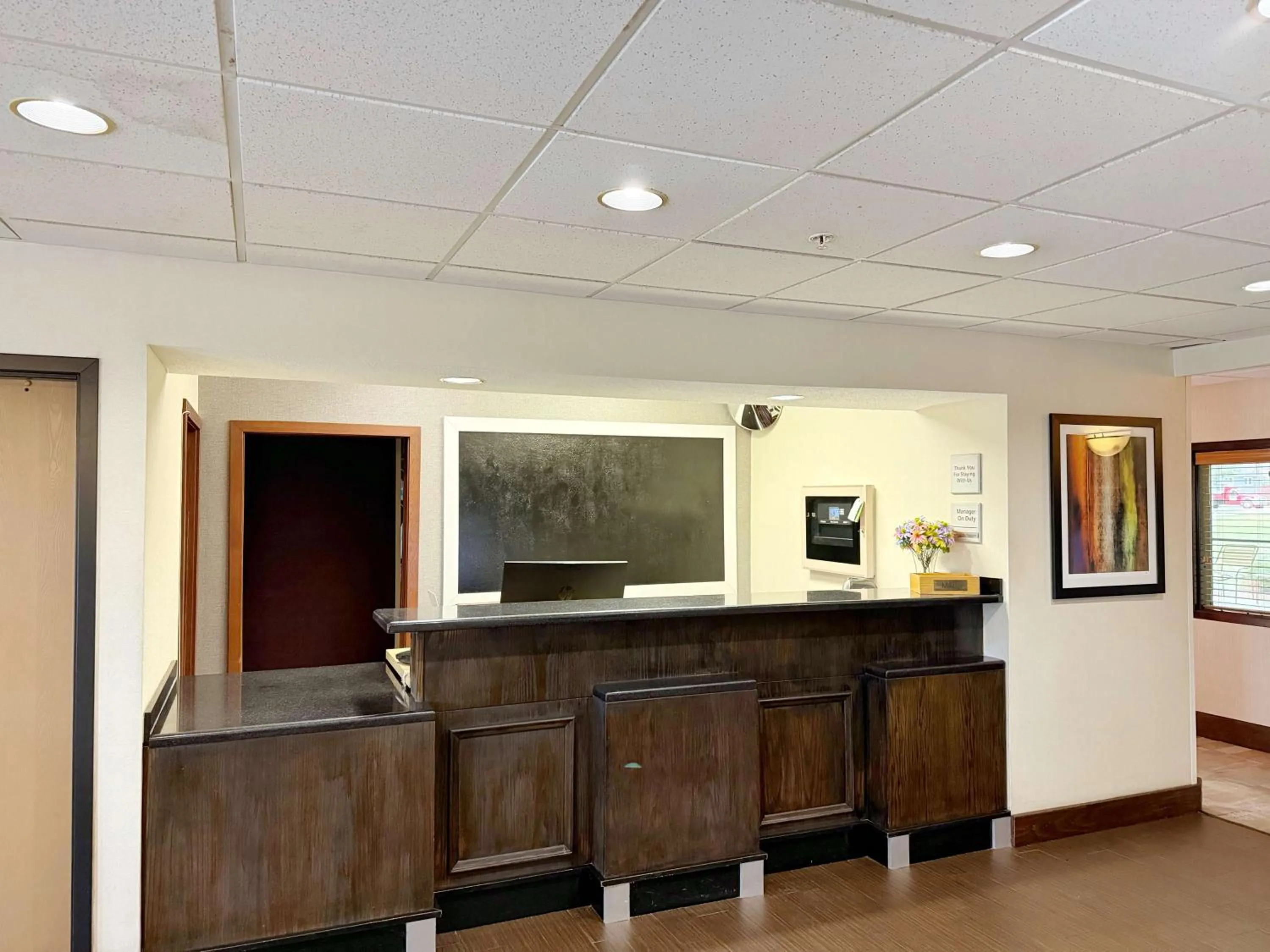 Lobby or reception in SureStay by Best Western Forsyth Decatur