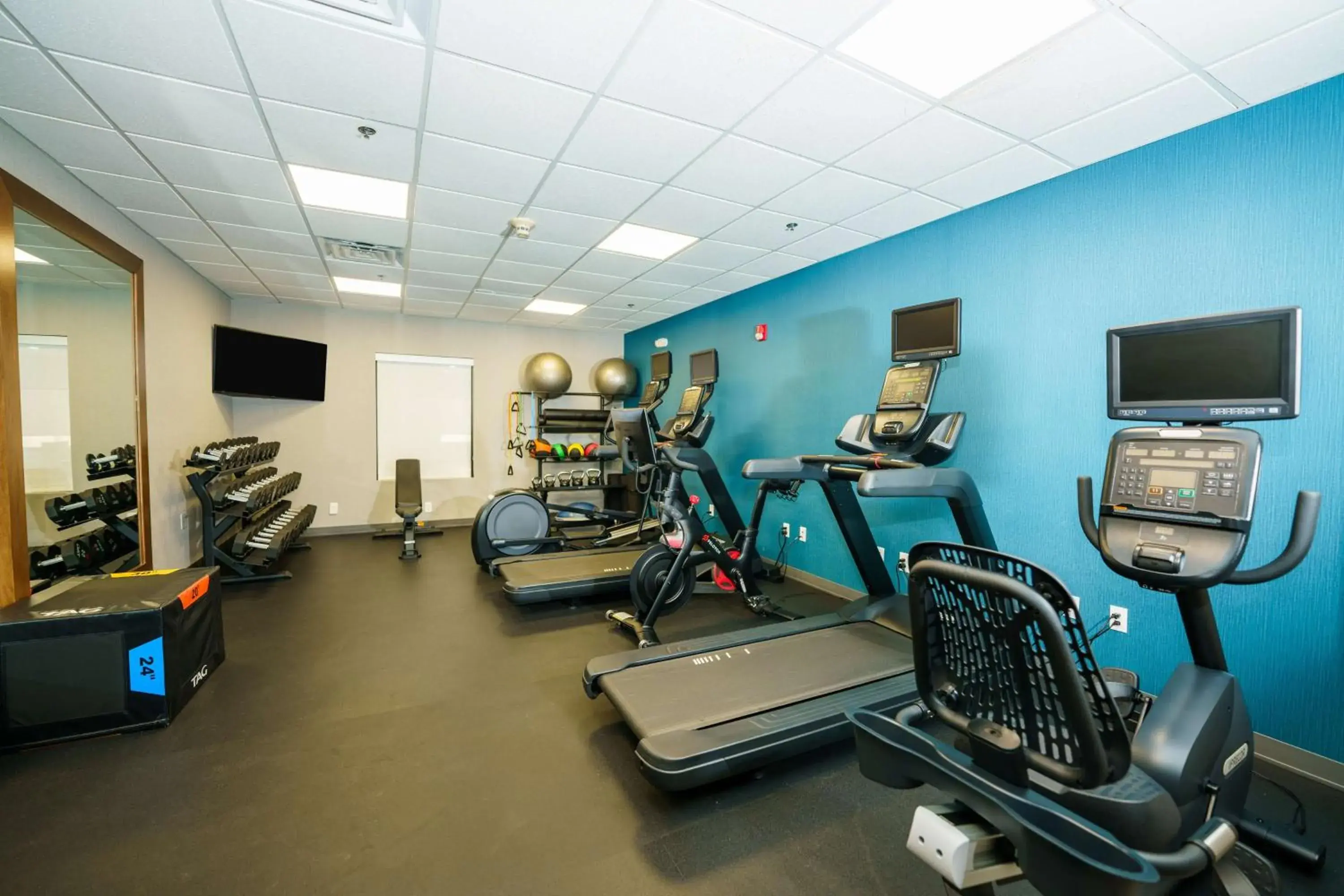 Fitness centre/facilities in Hampton Inn Hutchinson Fitness centre/facilities in Hampton Inn Hutchinson