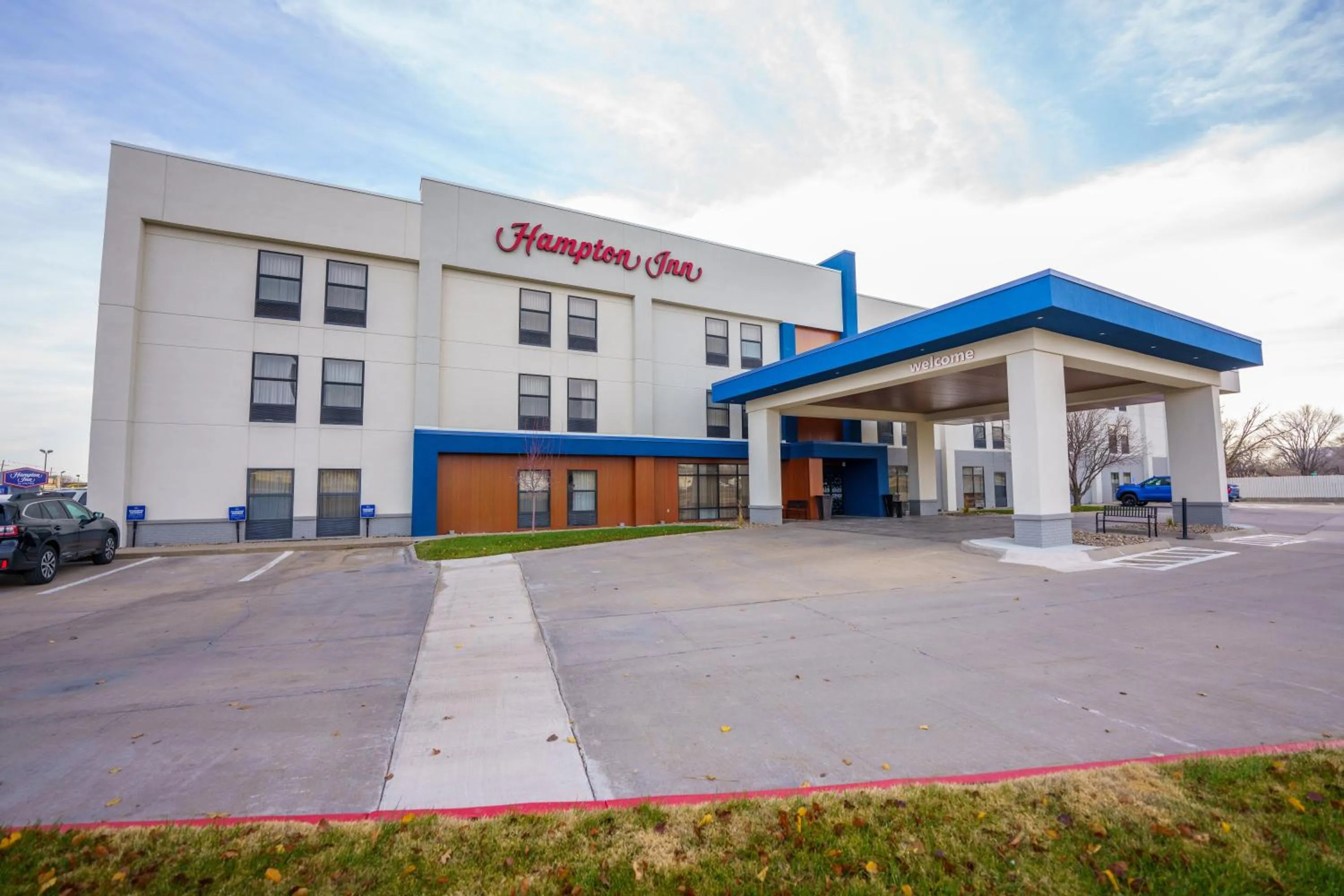 Property building in Hampton Inn Hutchinson