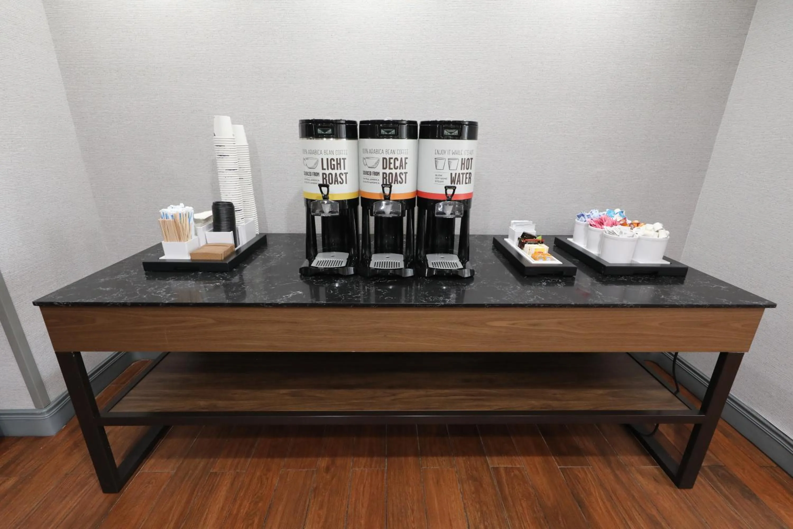 Coffee/tea facilities in Hampton Inn Hutchinson