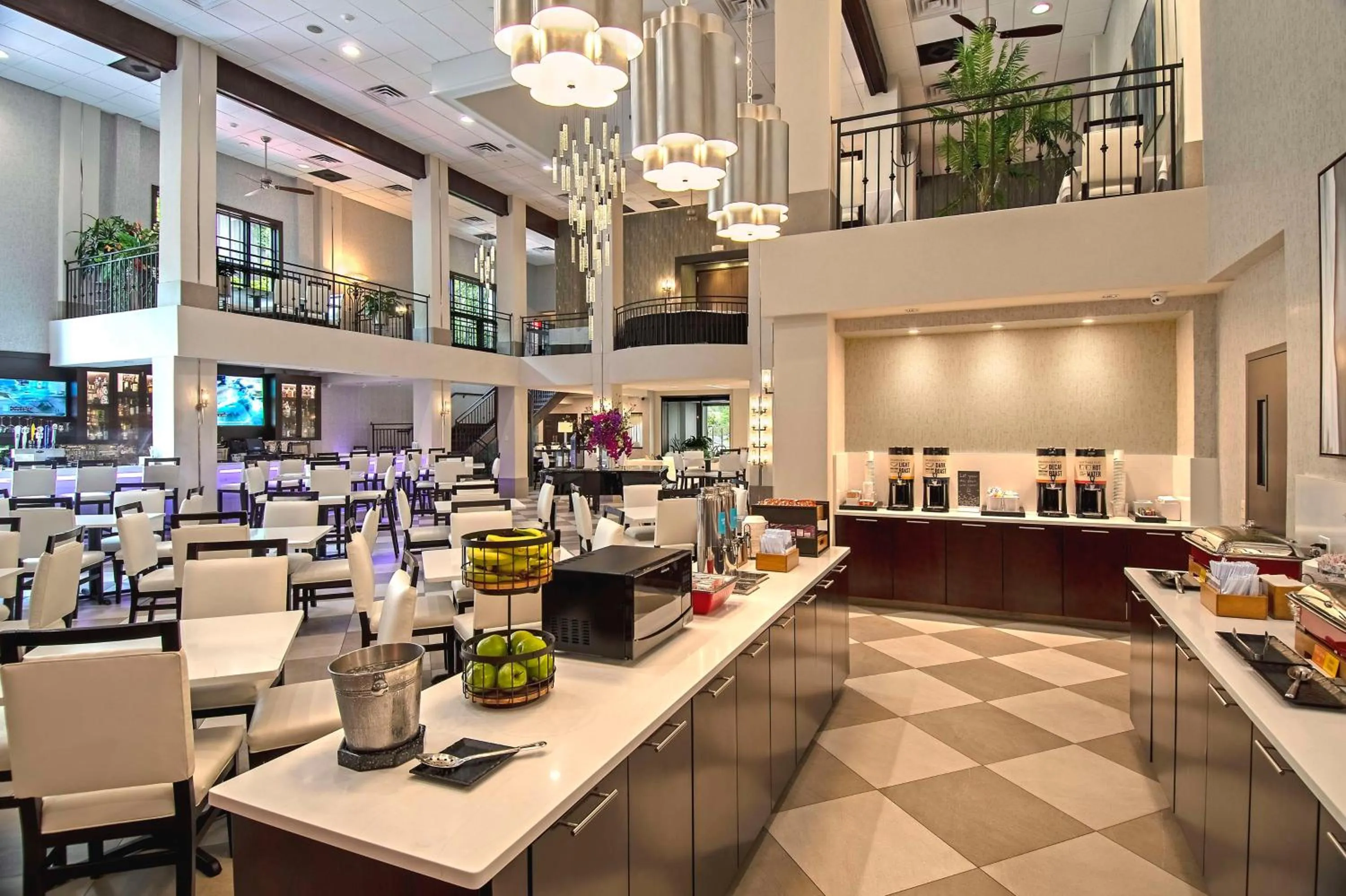 Breakfast in Hampton Inn & Suites Fairfield