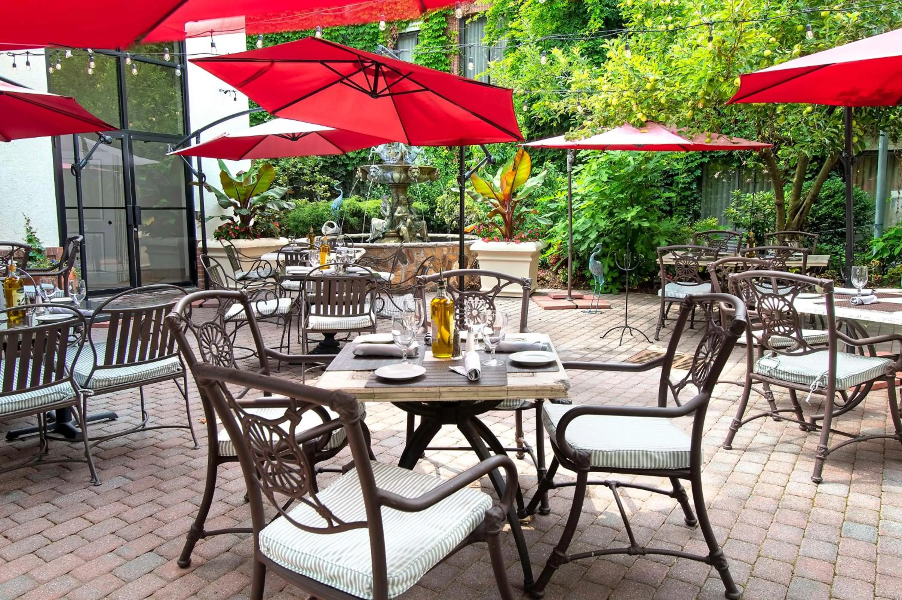 Patio in Hampton Inn & Suites Fairfield