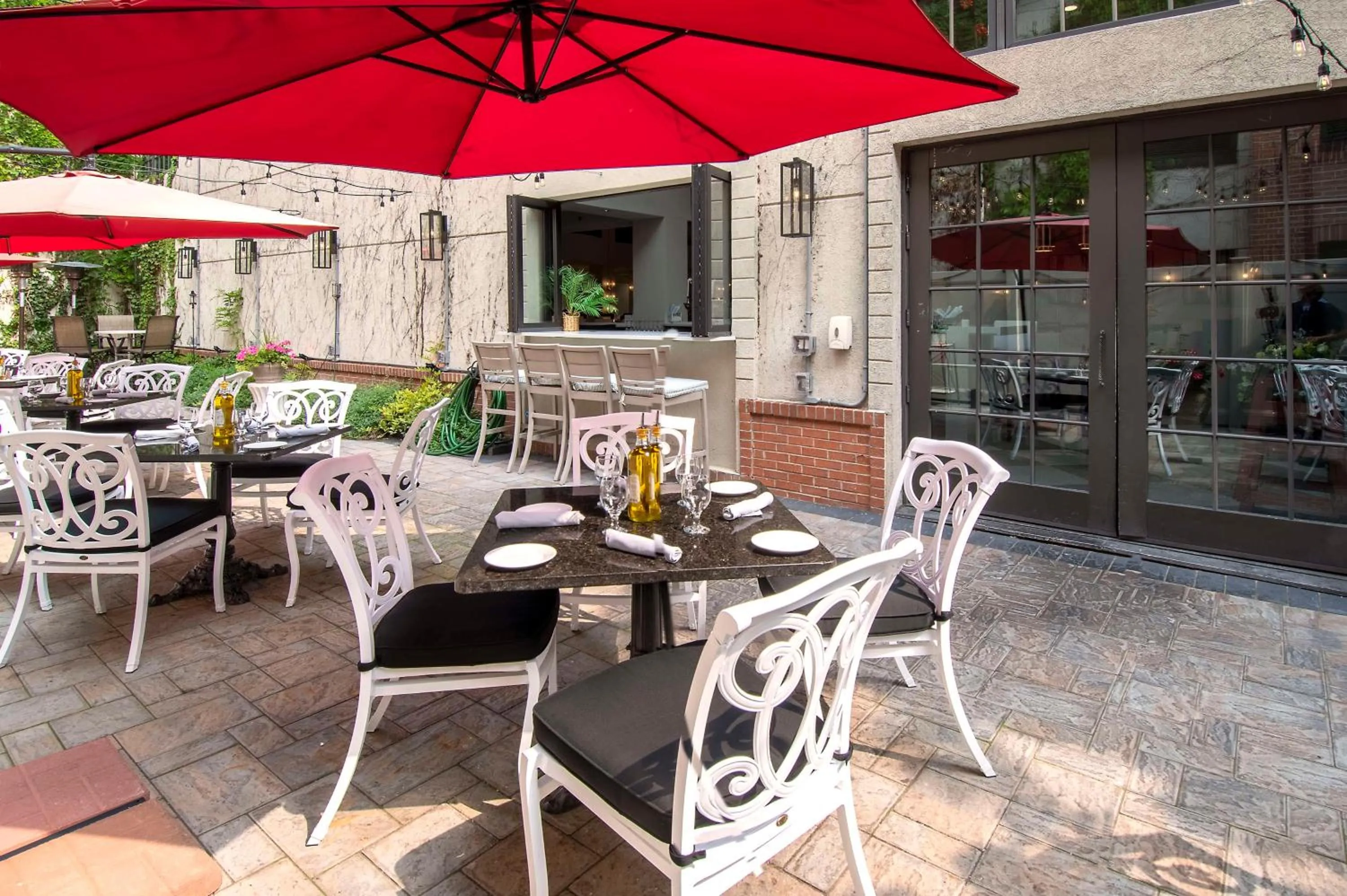 Patio in Hampton Inn & Suites Fairfield