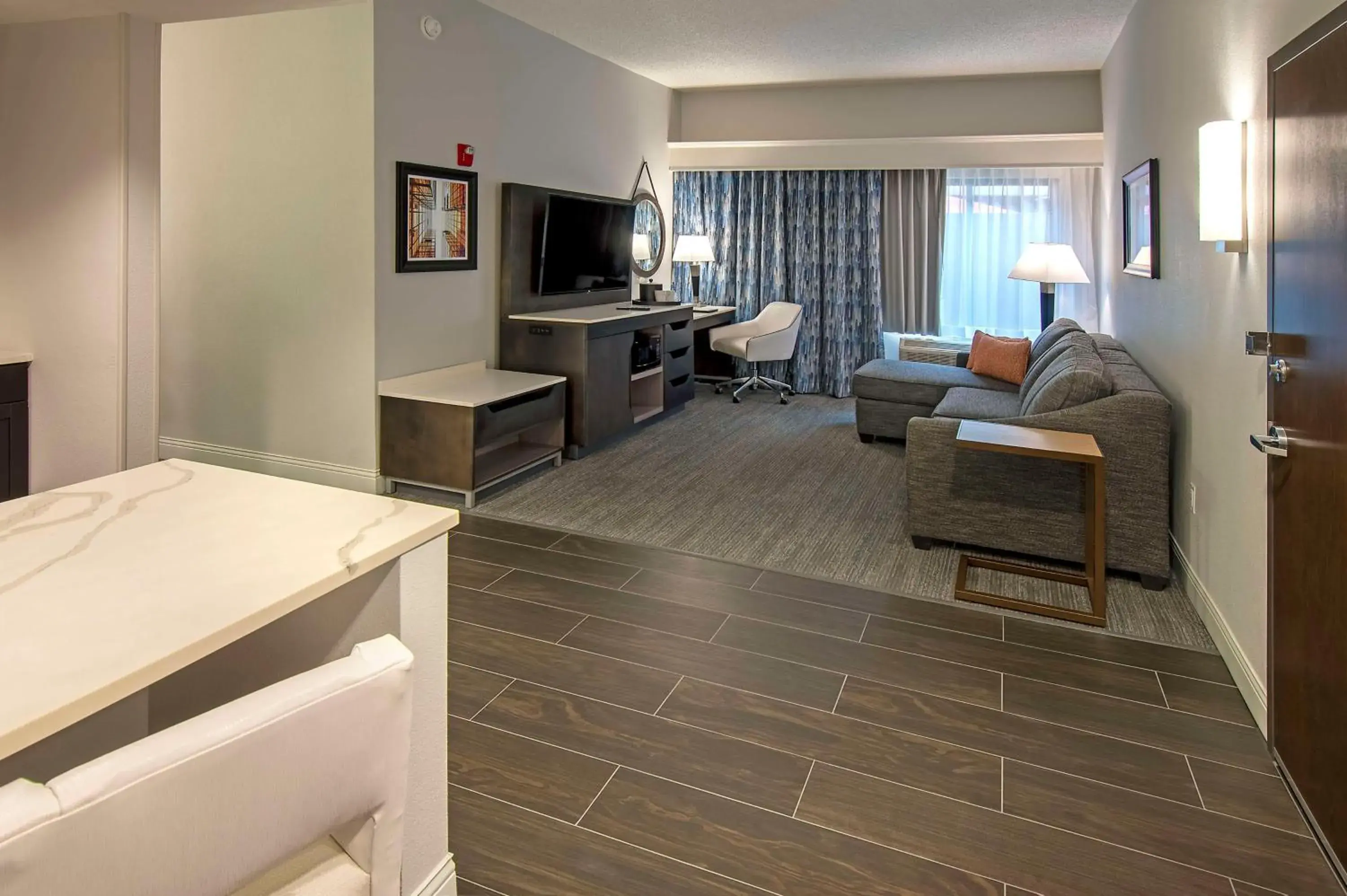 Bedroom in Hampton Inn & Suites Fairfield Bedroom in Hampton Inn & Suites Fairfield