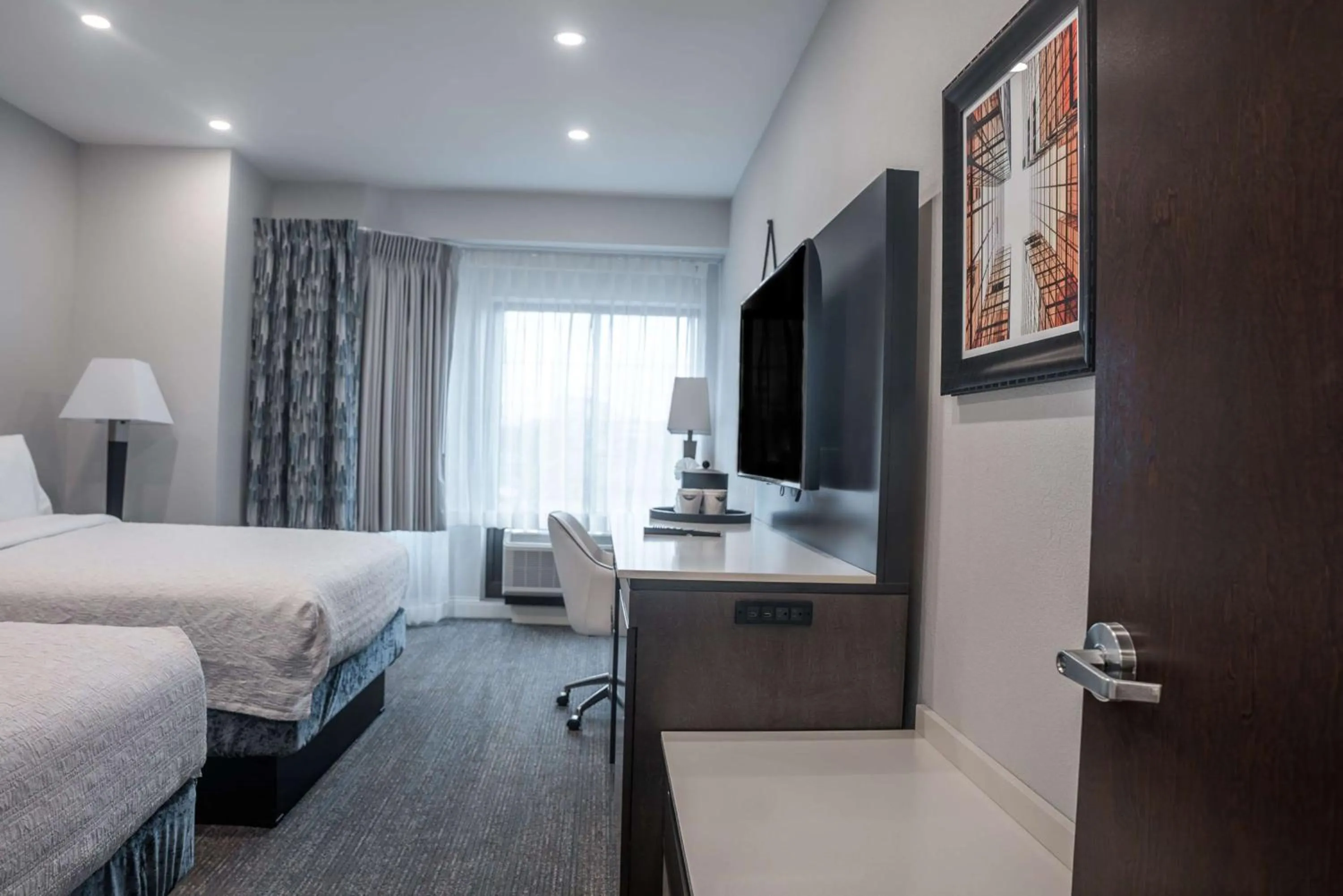 Bed in Hampton Inn & Suites Fairfield