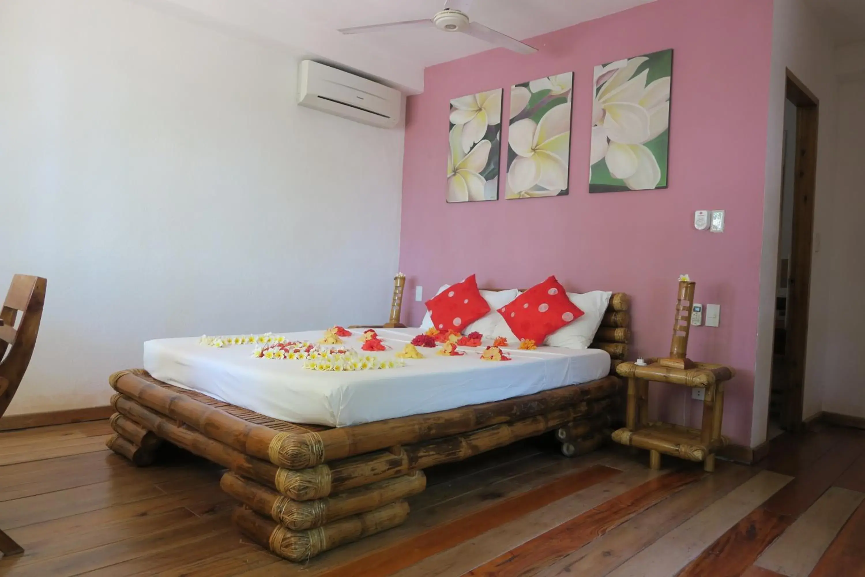 Standard Double or Twin Room in Tepanee Beach Resort Standard Double or Twin Room in Tepanee Beach Resort