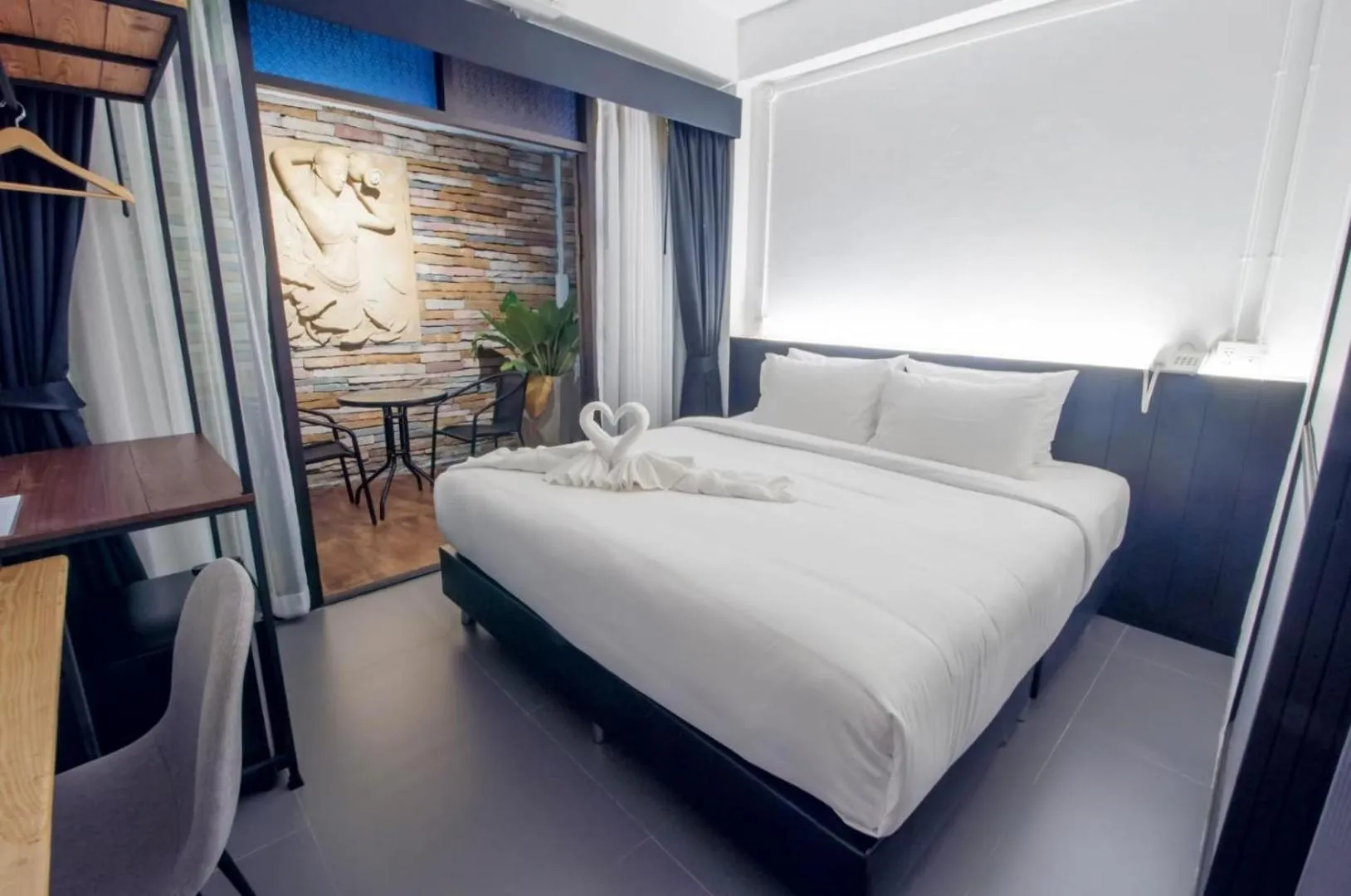 Bedroom, Bed in Sathu Hotel