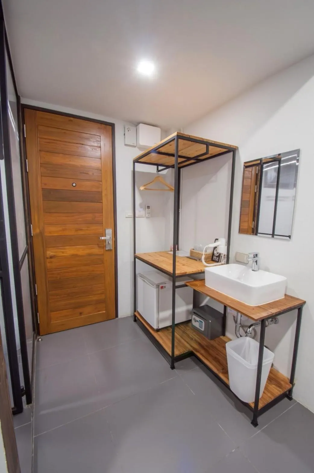 hair dresser in Sathu Hotel