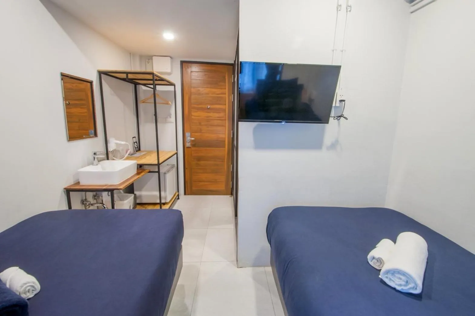 TV and multimedia, Bed in Sathu Hotel