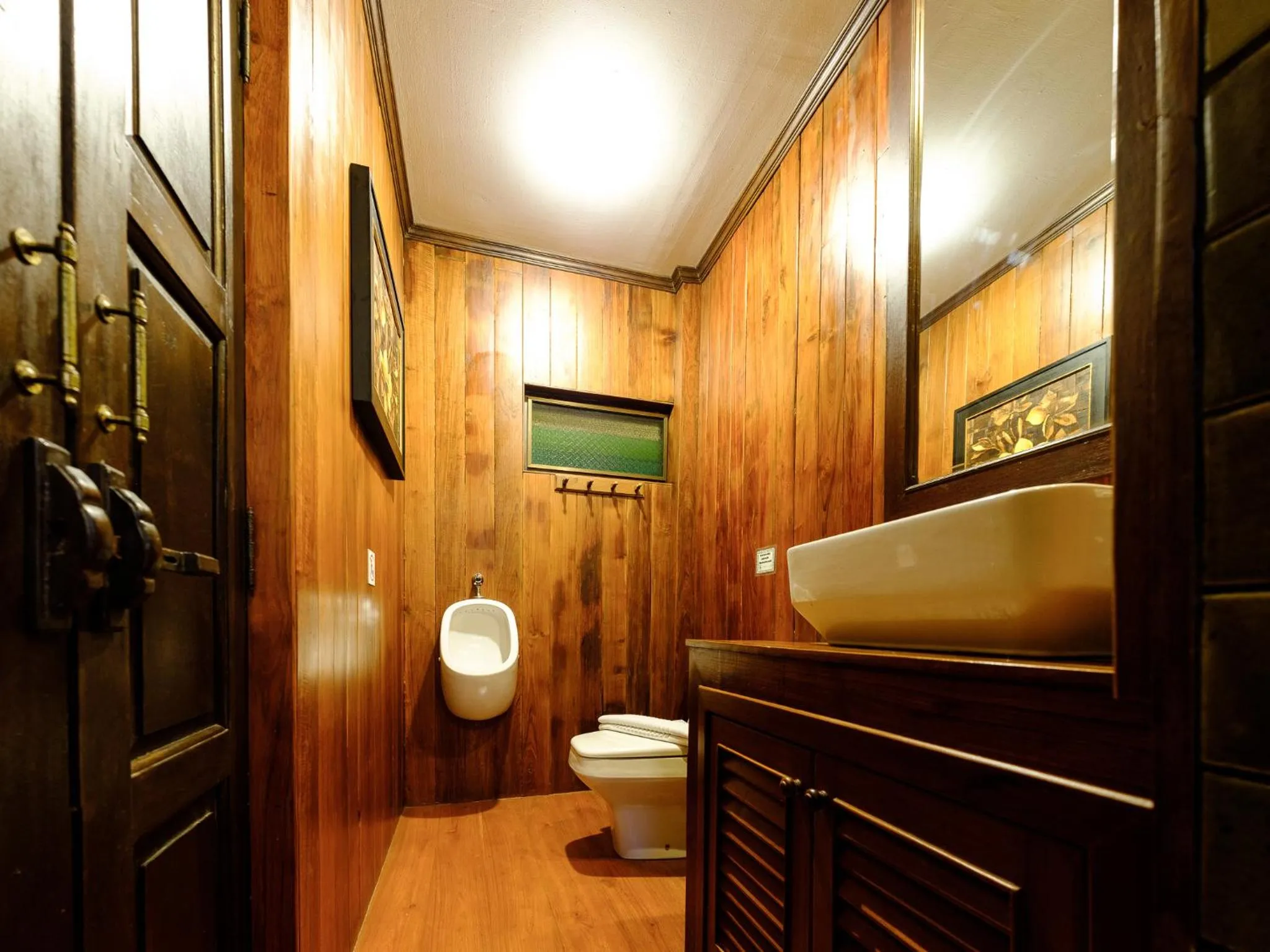 Bathroom in Sathu Hotel