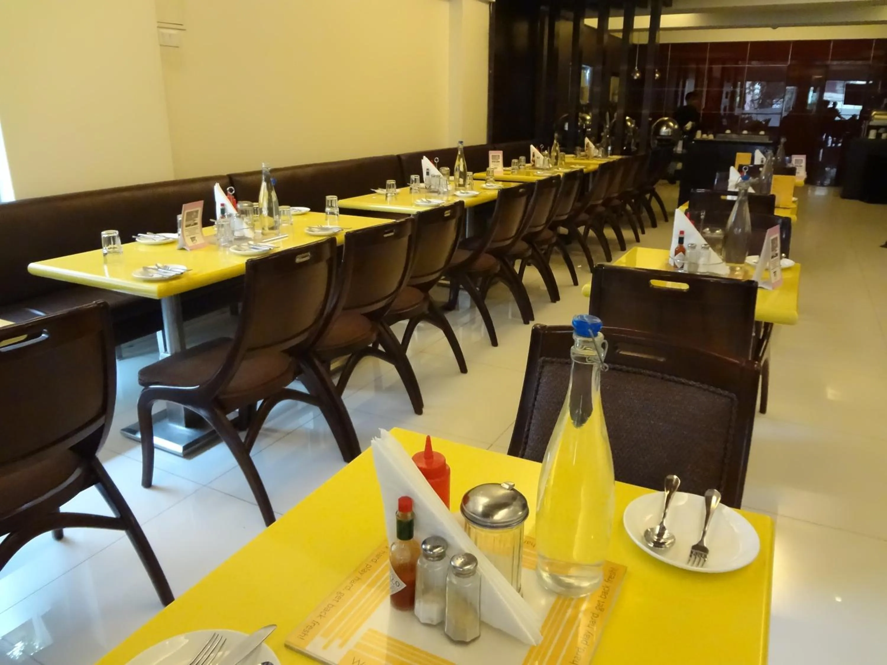 Restaurant/places to eat in Nestor Hotel, Mumbai